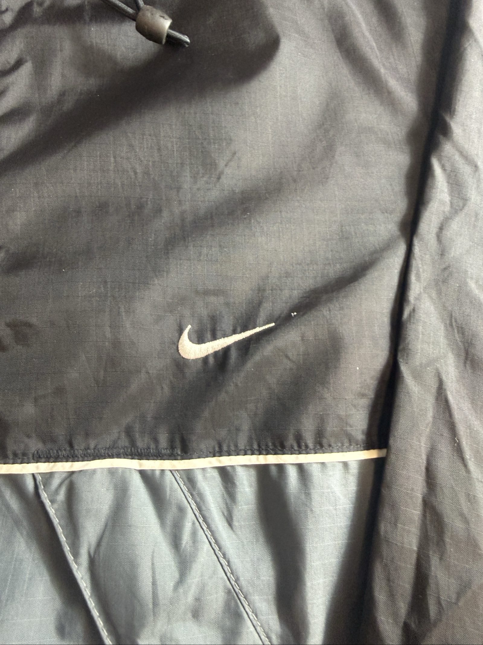 Nike Men’s Grey & Black Windbreaker Jacket Medium Lightweight Piping Detail image 2