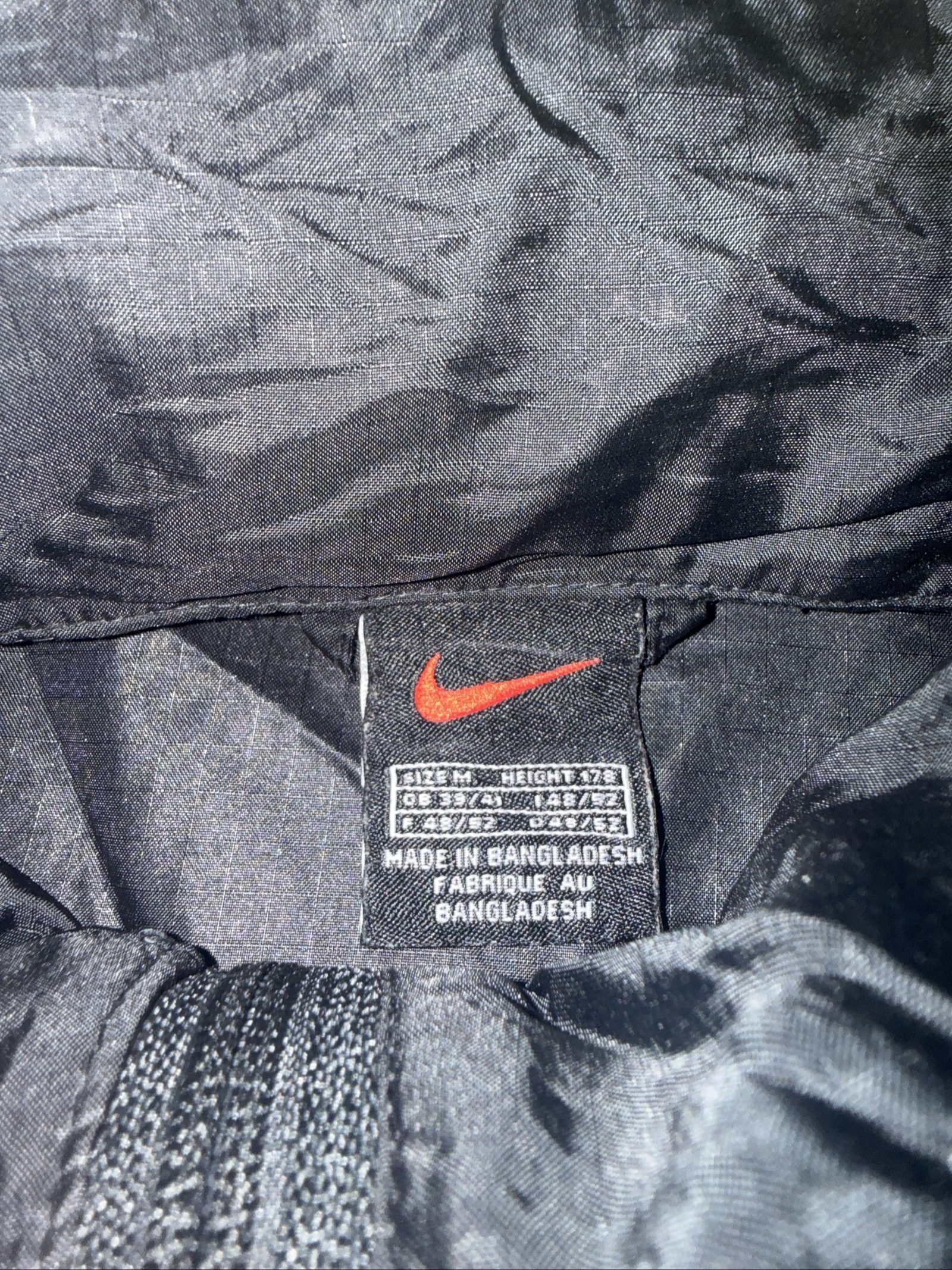 Nike Men’s Grey & Black Windbreaker Jacket Medium Lightweight Piping Detail image 3