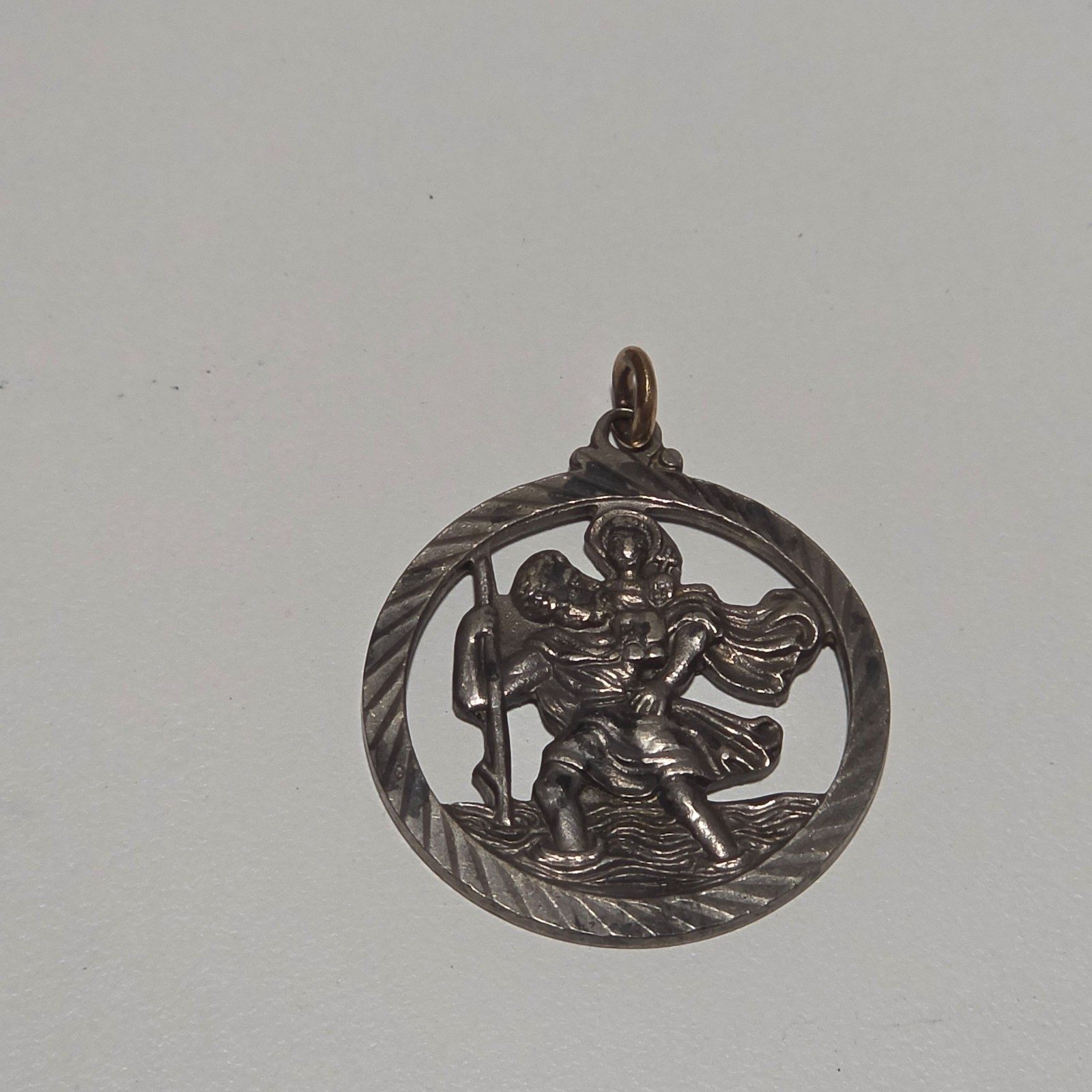 Sterling Silver St Christopher Circle Pendant. B6