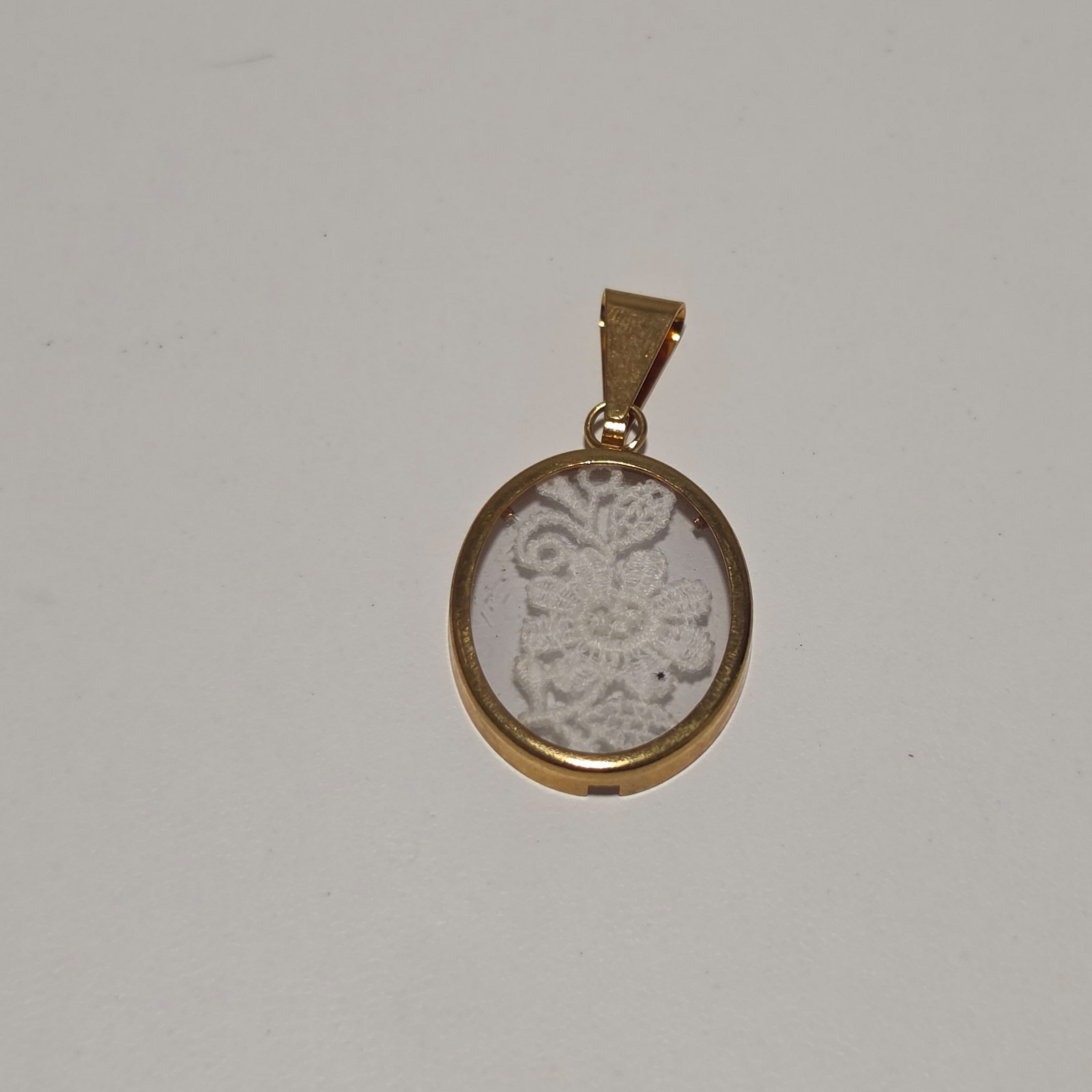 Vintage costume Gold Tone Floral Lace Oval Pendant Necklace.b6 image 2