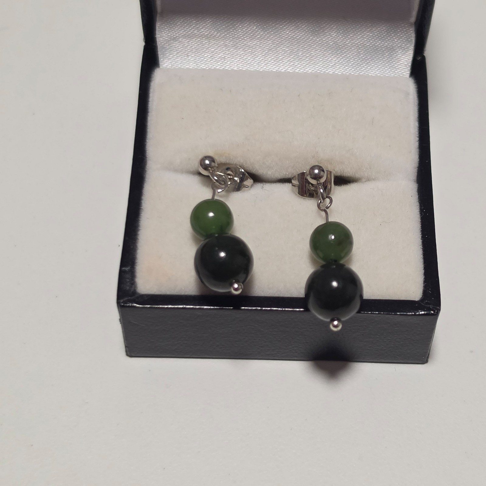 Unbranded Green stone Bead Drop Earrings.b6