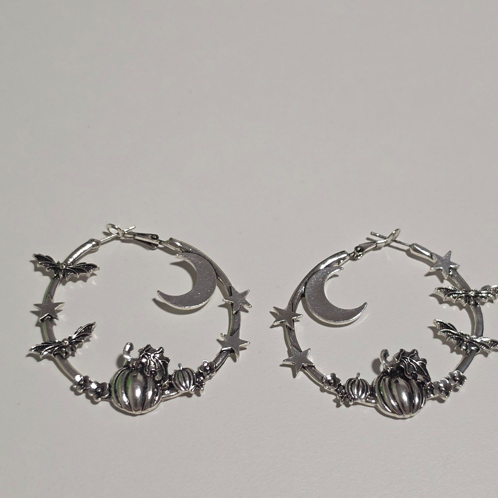 Silver-tone Halloween Pumpkin & Bat Hoop Earrings.b7