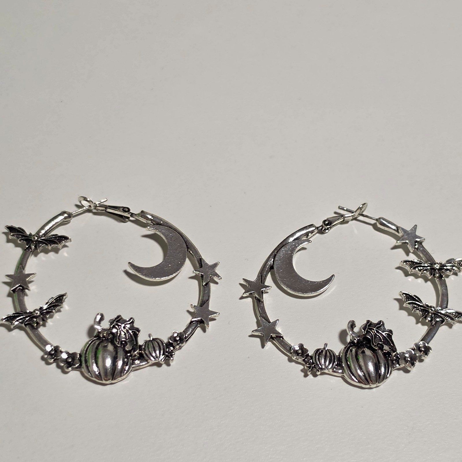 Silver-tone Halloween Pumpkin & Bat Hoop Earrings.b7 image 4