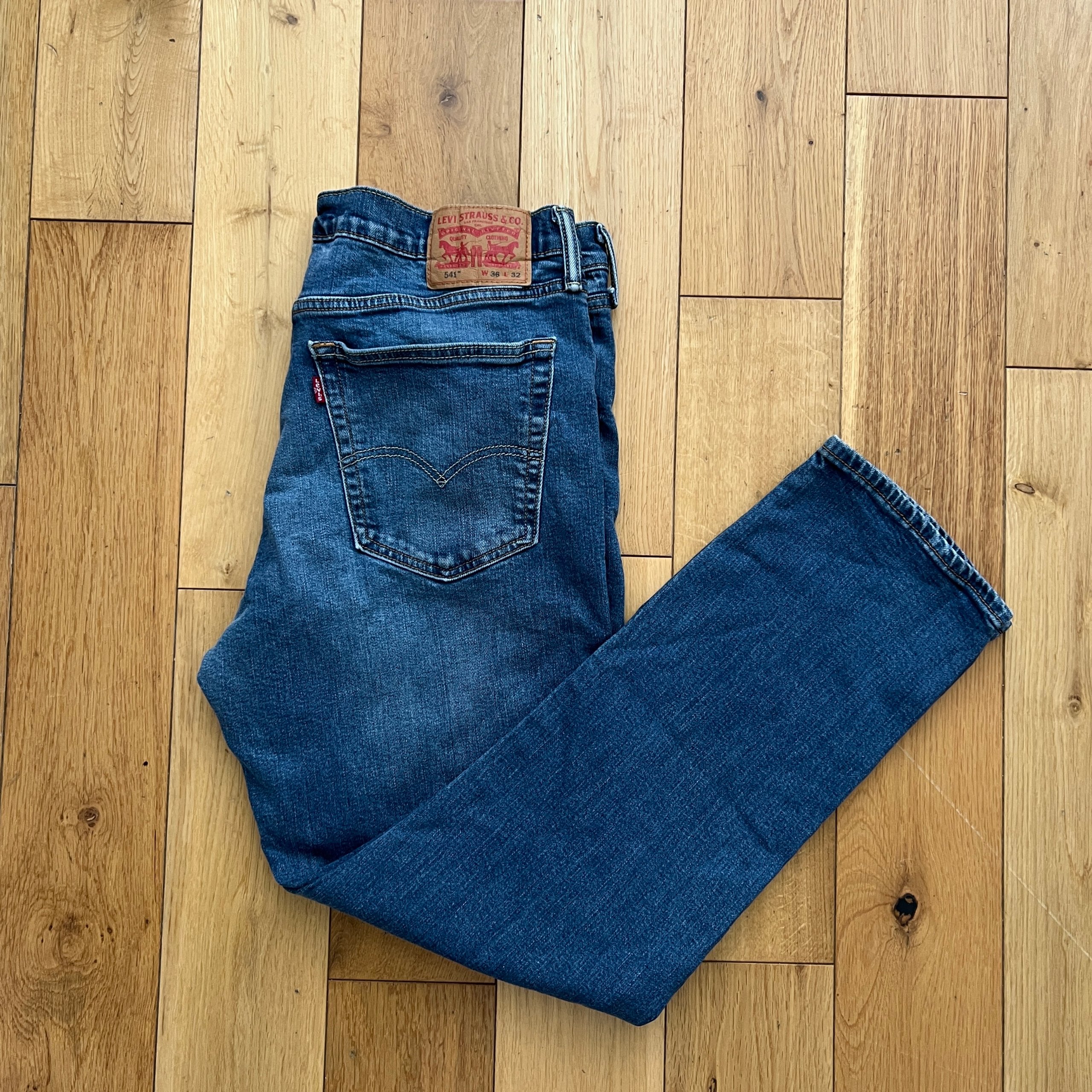 Levi's 541 Athletic Taper Jeans Men's W36 L32 Medium Wash Blue Denim 18181-0074
