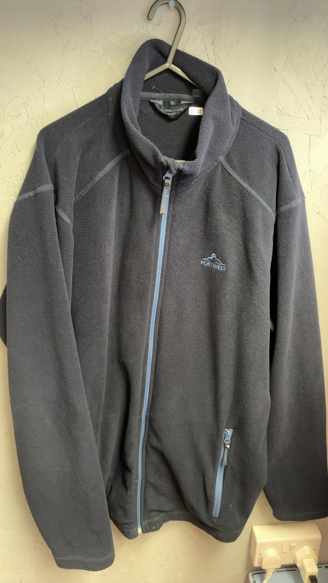 Portwest Black Fleece Jacket XL with Zip Pockets image 2