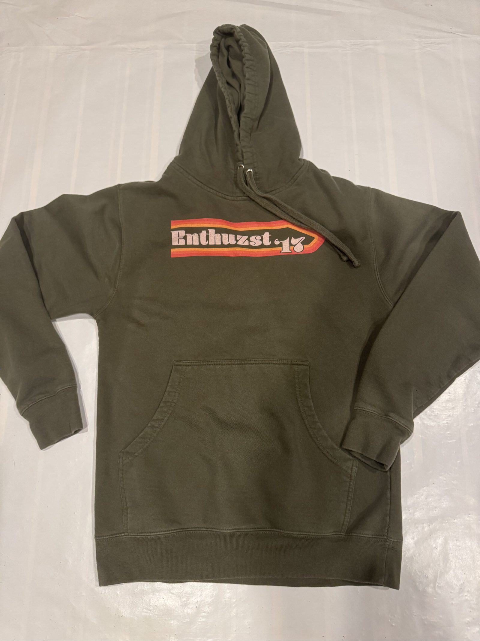 Men’s Enthuzst 18 Graphic Pullover Hoodie – Olive Green – Small
