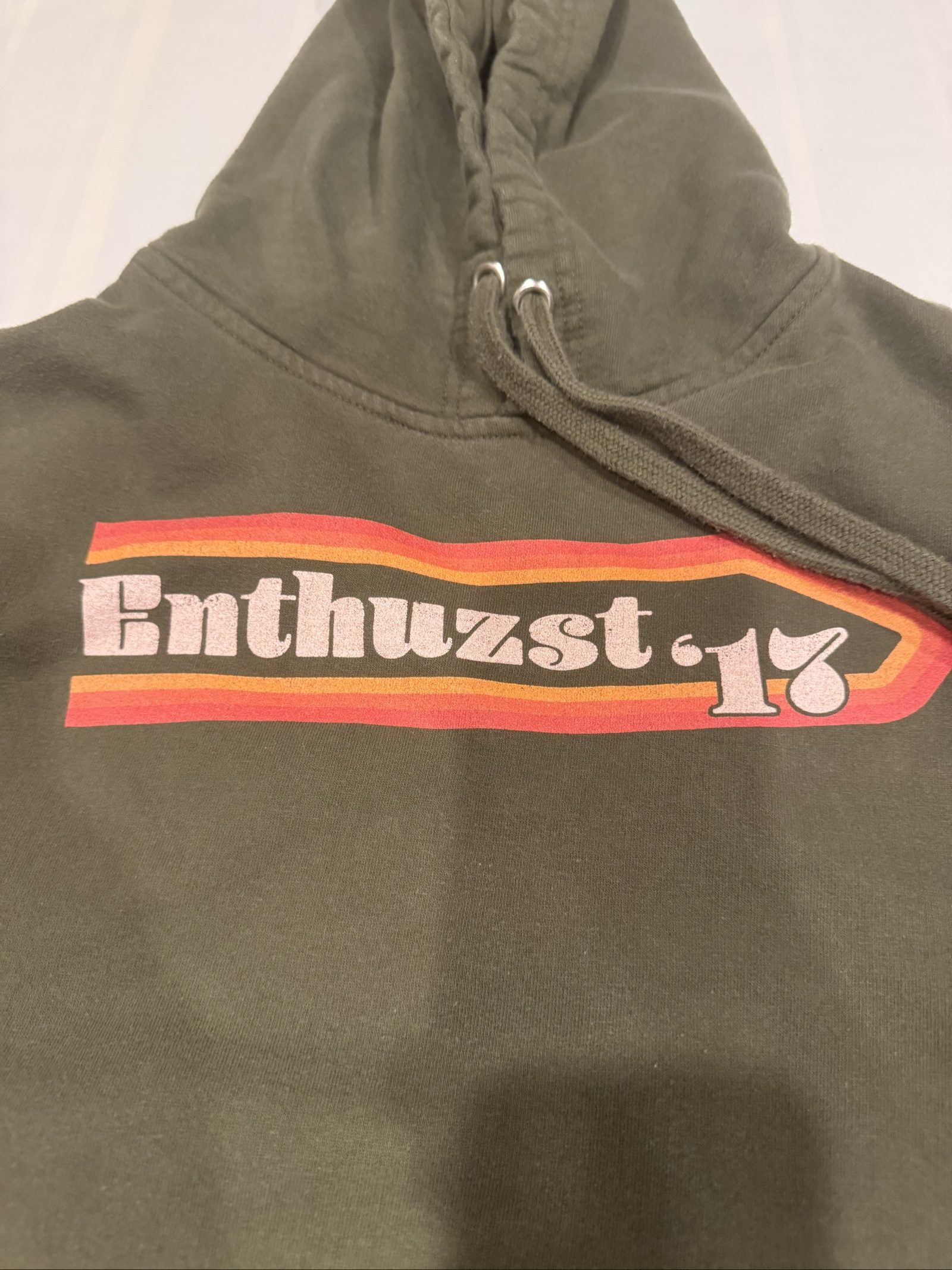 Men’s Enthuzst 18 Graphic Pullover Hoodie – Olive Green – Small image 2