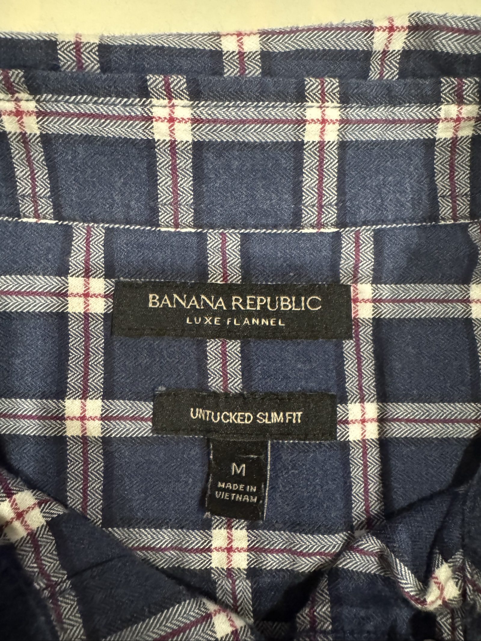 Men’s Banana Republic Luxe Flannel Untucked Slim Fit Plaid Button-Down Shirt – Navy Blue White Red – Medium image 3