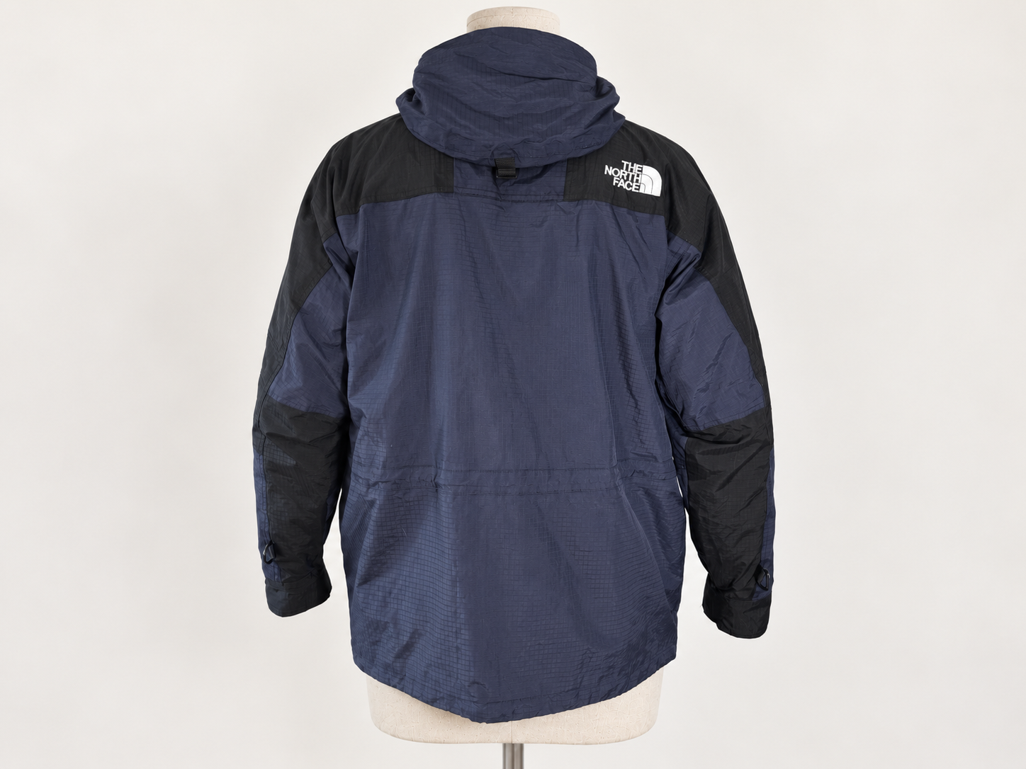 The North Face Herren Outdoor-/Shelljacke aus der Summit Series in Navy/Schwarz. image 2