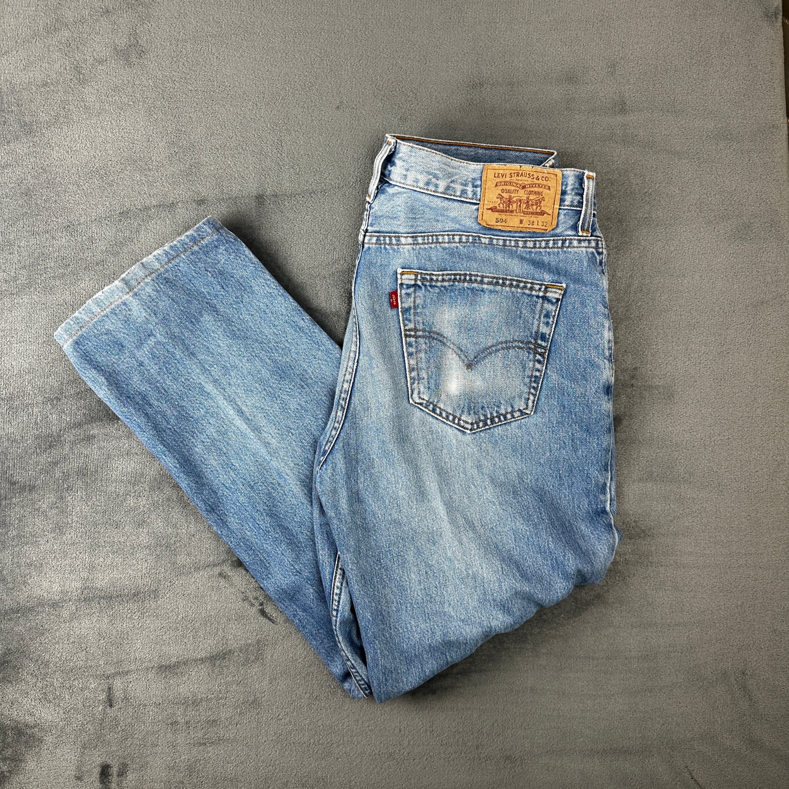Levi's 504 Straight Fit Light Wash Jeans | W38 L32