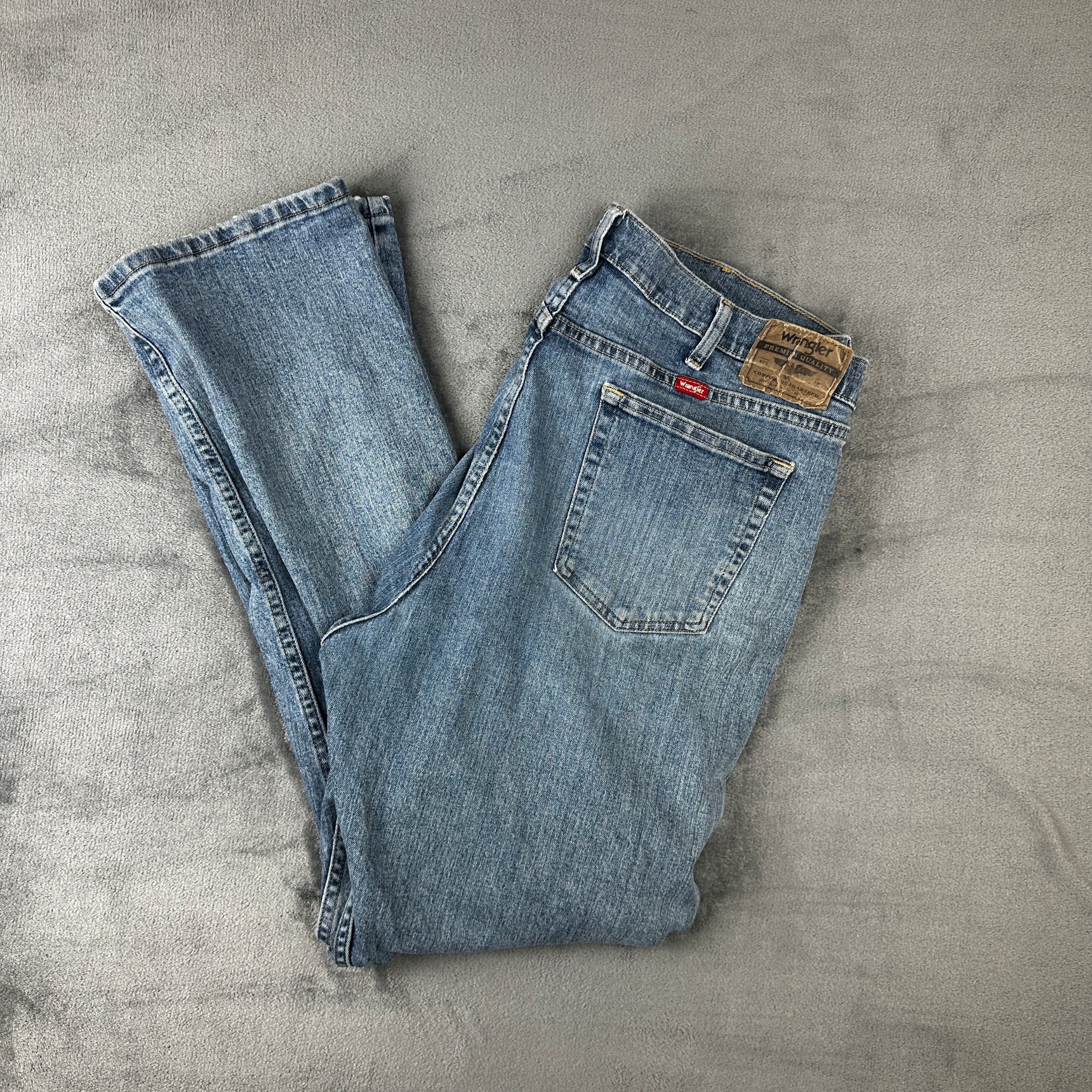 Wrangler Relaxed Fit Blue Jeans Men’s 38x31