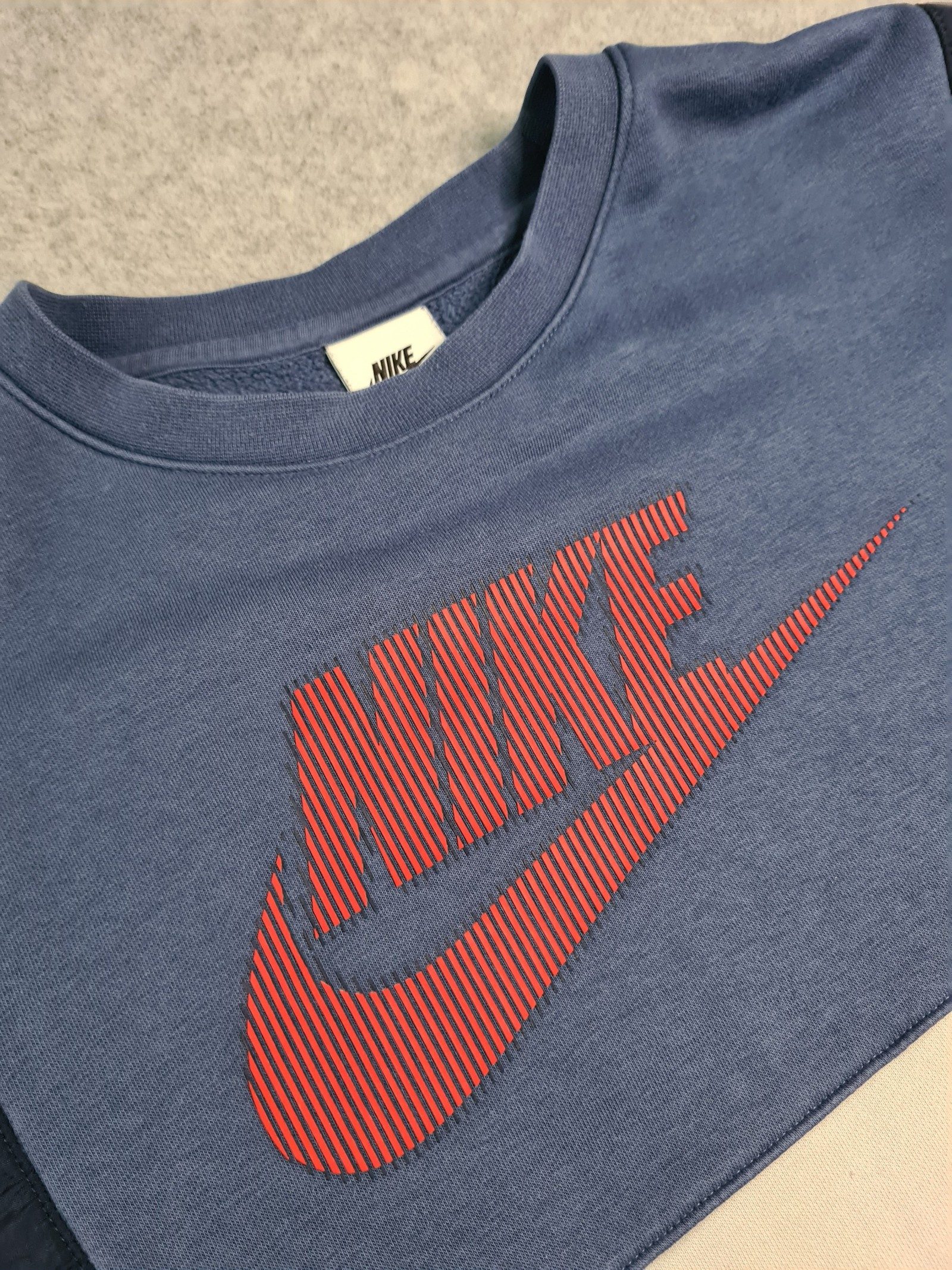 Nike Men’s Blue Beige Navy Crew Neck Sweatshirt Medium Red Logo 1143 image 4