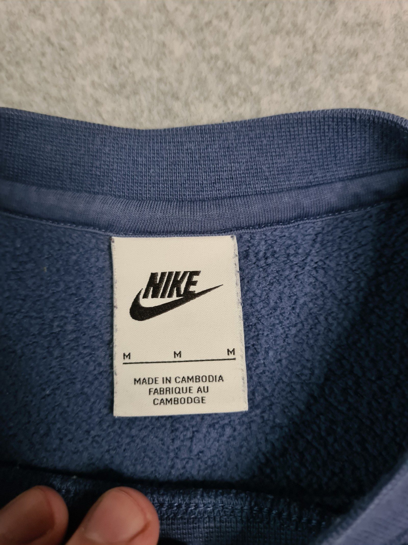Nike Men’s Blue Beige Navy Crew Neck Sweatshirt Medium Red Logo 1143 image 6