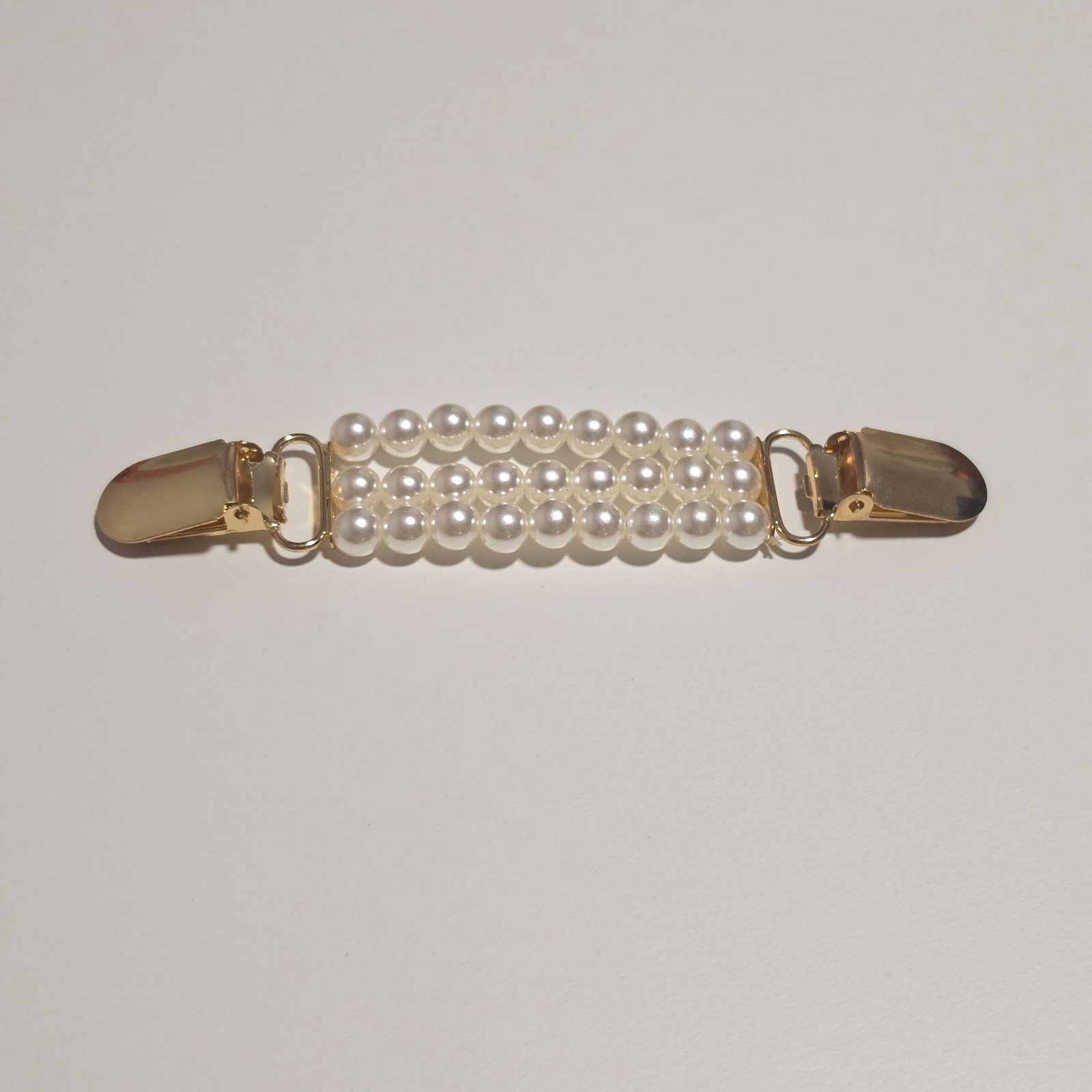 White Faux Pearl & Gold Tone Cardigan Clips.b7