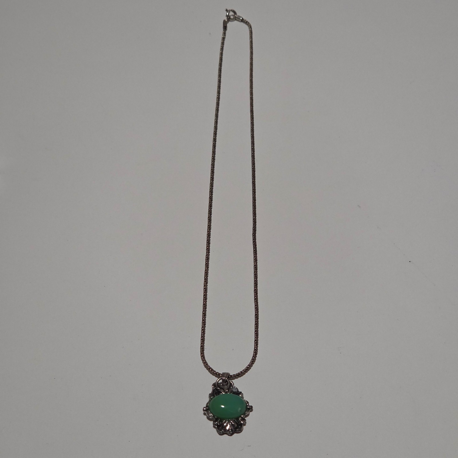 Vintage Silver Green Stone Necklace .b6
