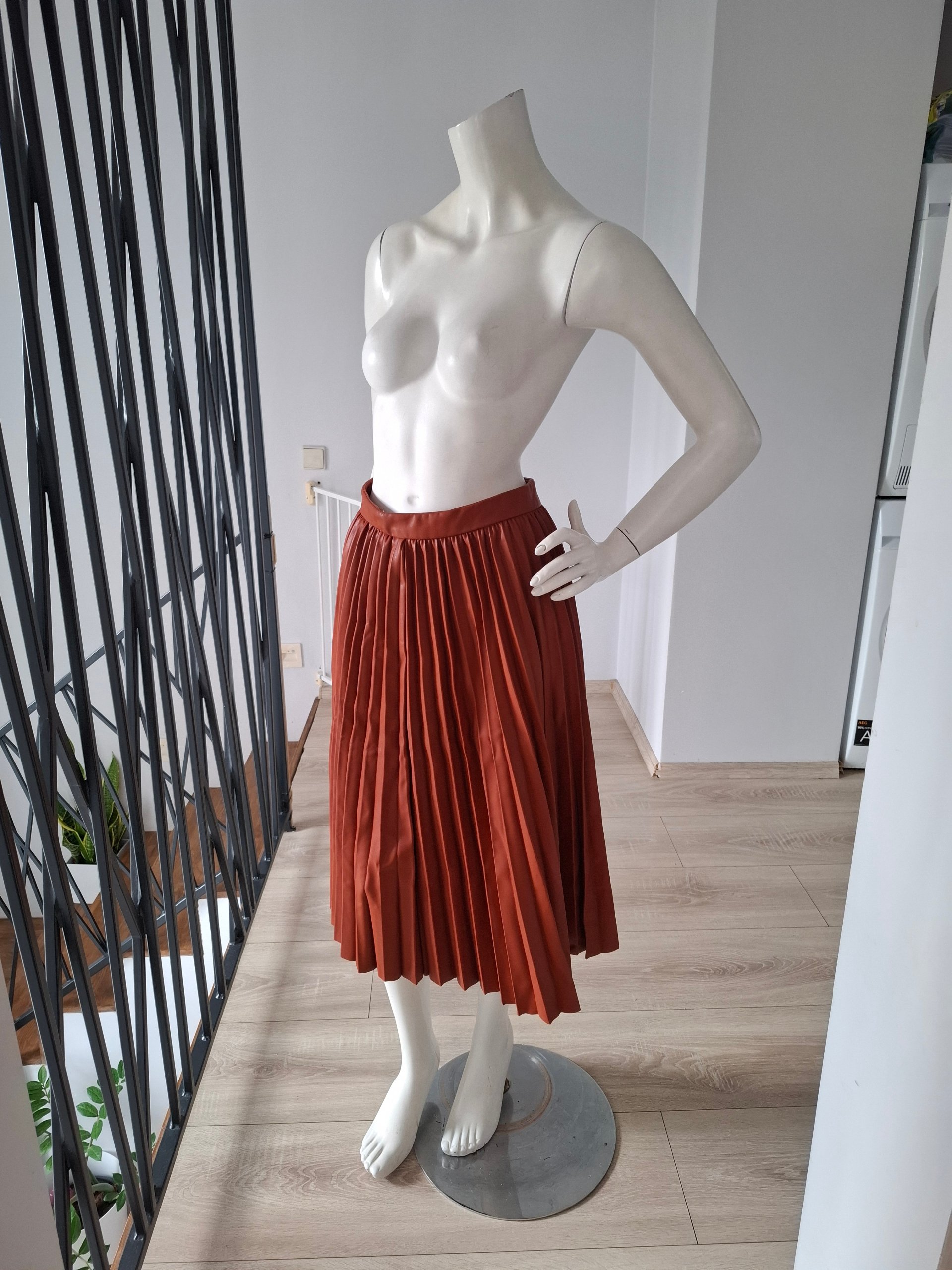 New 8 BY YOOX Faux Leather Pleated Midi Skirt Size M / IT 42 image 8