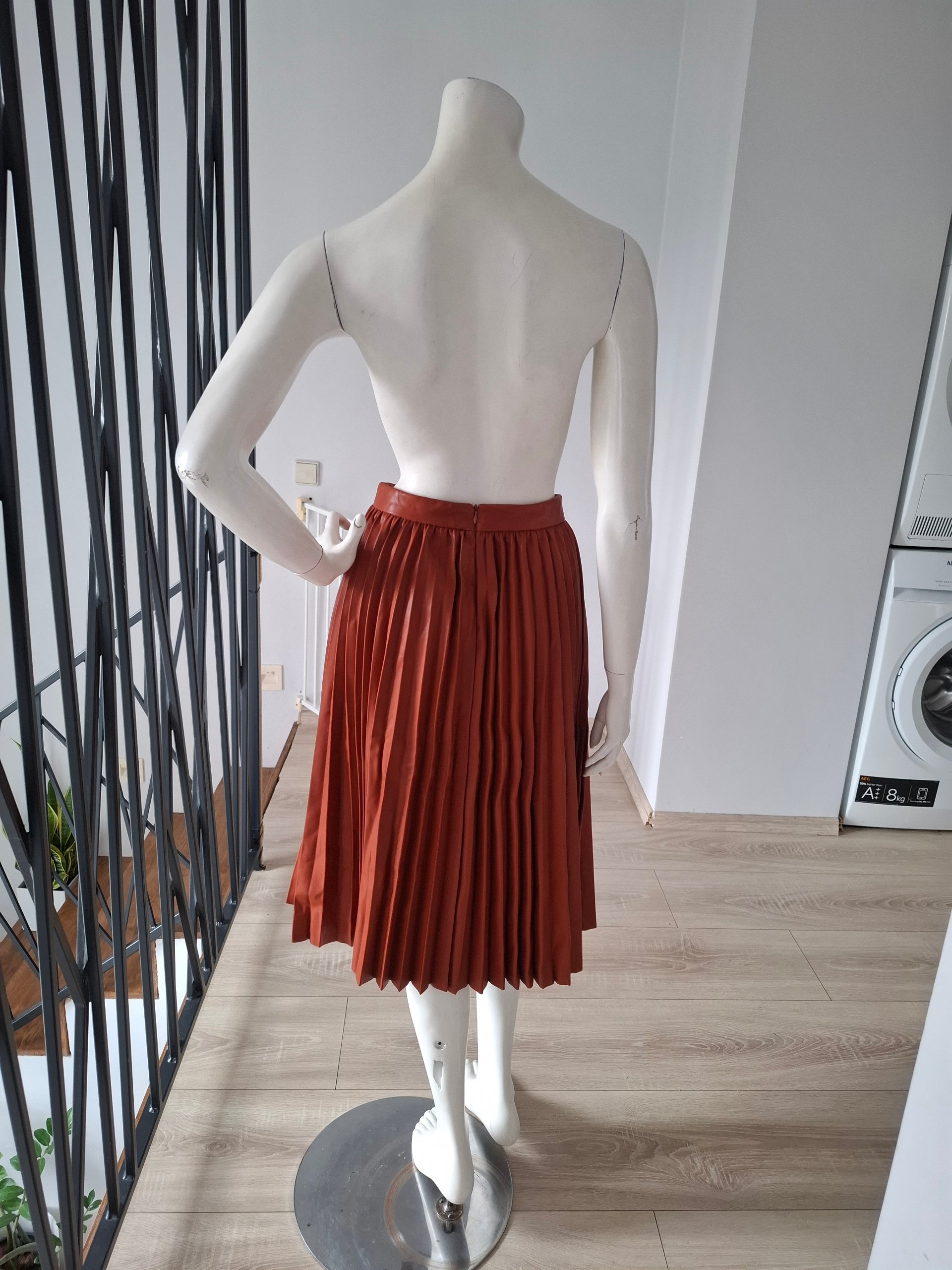 New 8 BY YOOX Faux Leather Pleated Midi Skirt Size M / IT 42 image 10