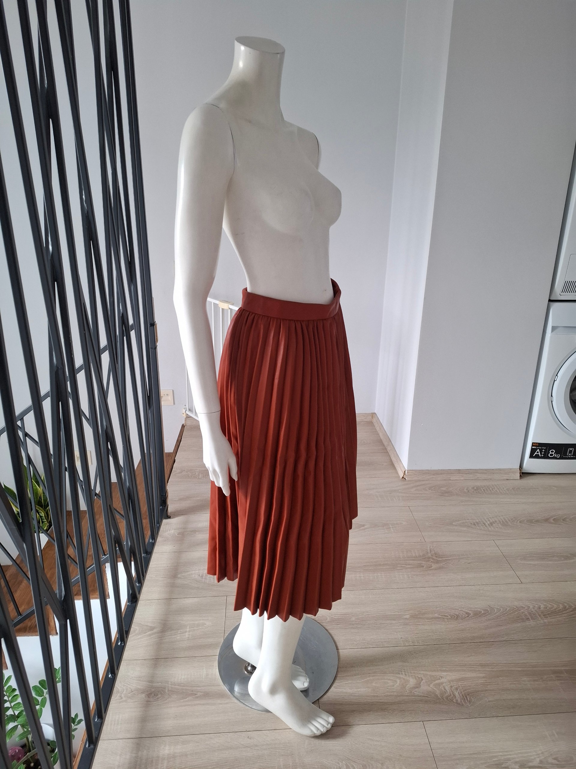 New 8 BY YOOX Faux Leather Pleated Midi Skirt Size M / IT 42 image 9