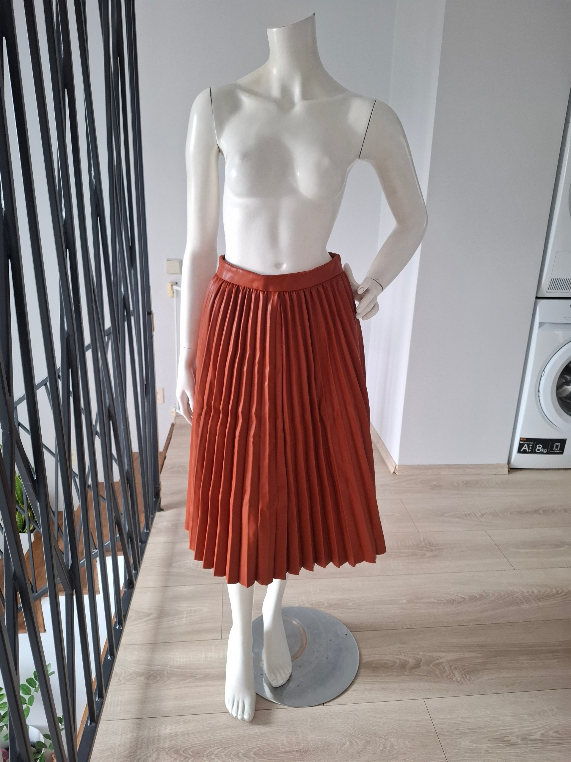 New 8 BY YOOX Faux Leather Pleated Midi Skirt Size M / IT 42 image 7