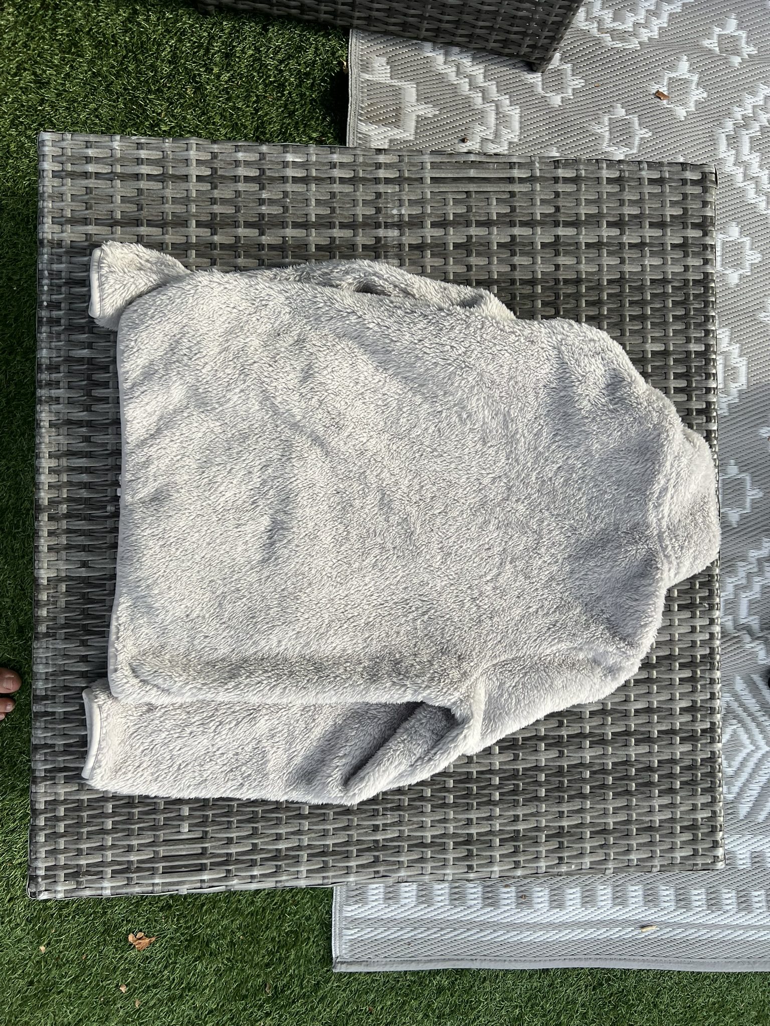 Uniqlo Women's Grey Faux Fur Fleece Jacket XS image 4
