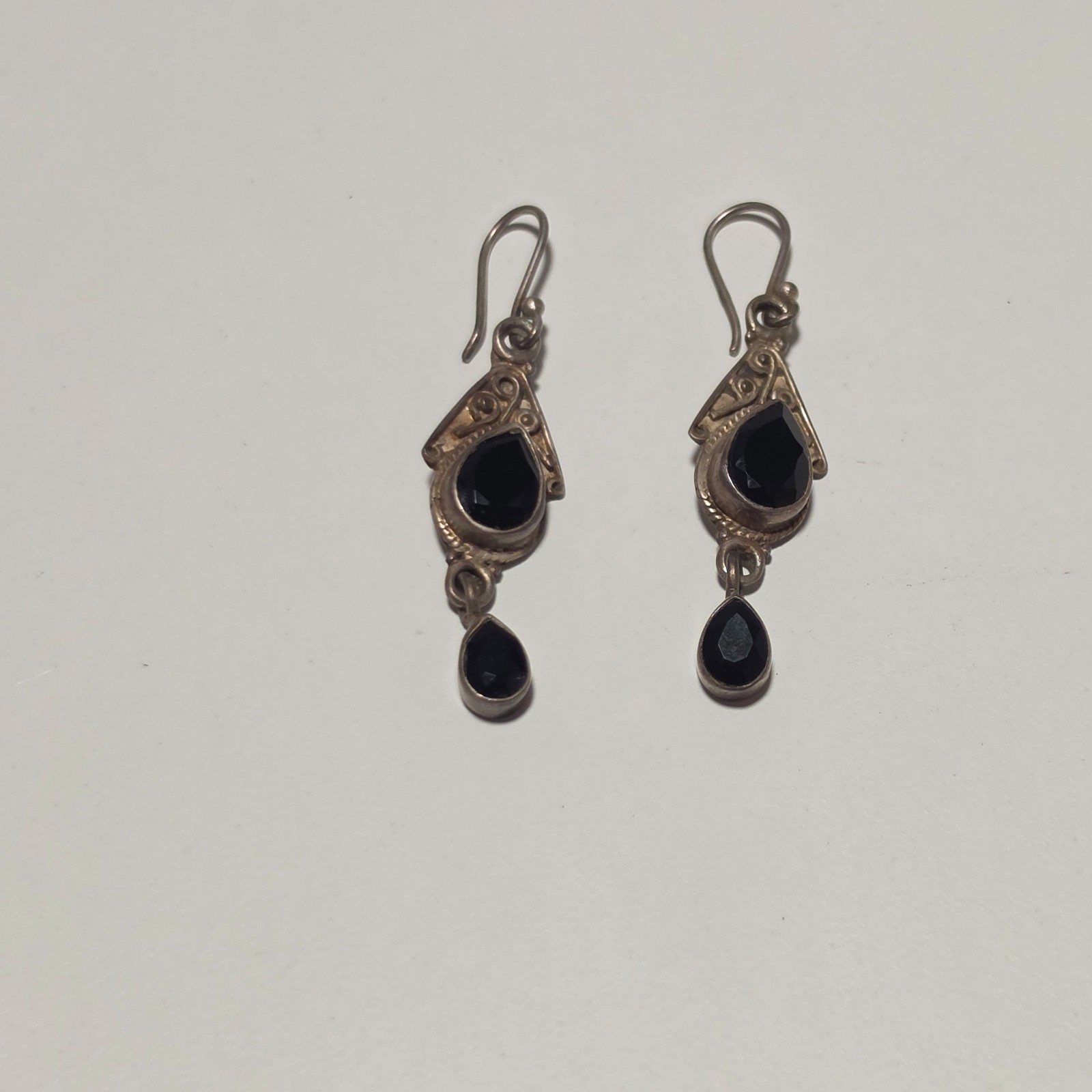 Vintage 925 Silver & Black Stone Drop Earrings.b6