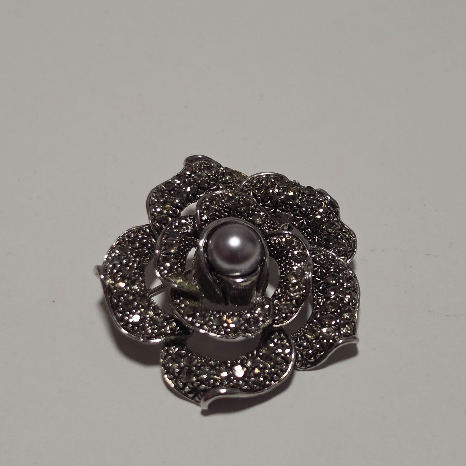 Silver-tone Flower Brooch with Faux Pearl.b6 image 2