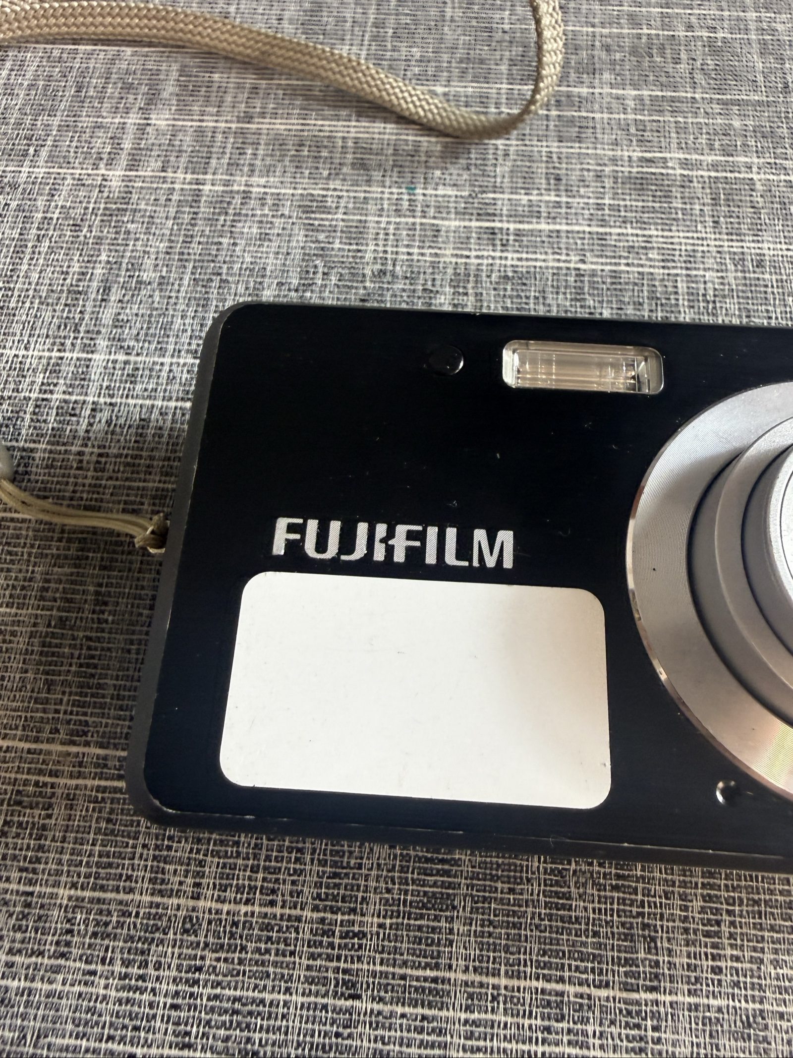 Fujifilm Finepix J10 Digital Camera 8.2 Mega Pixels Compact Point & Shoot Black image 2