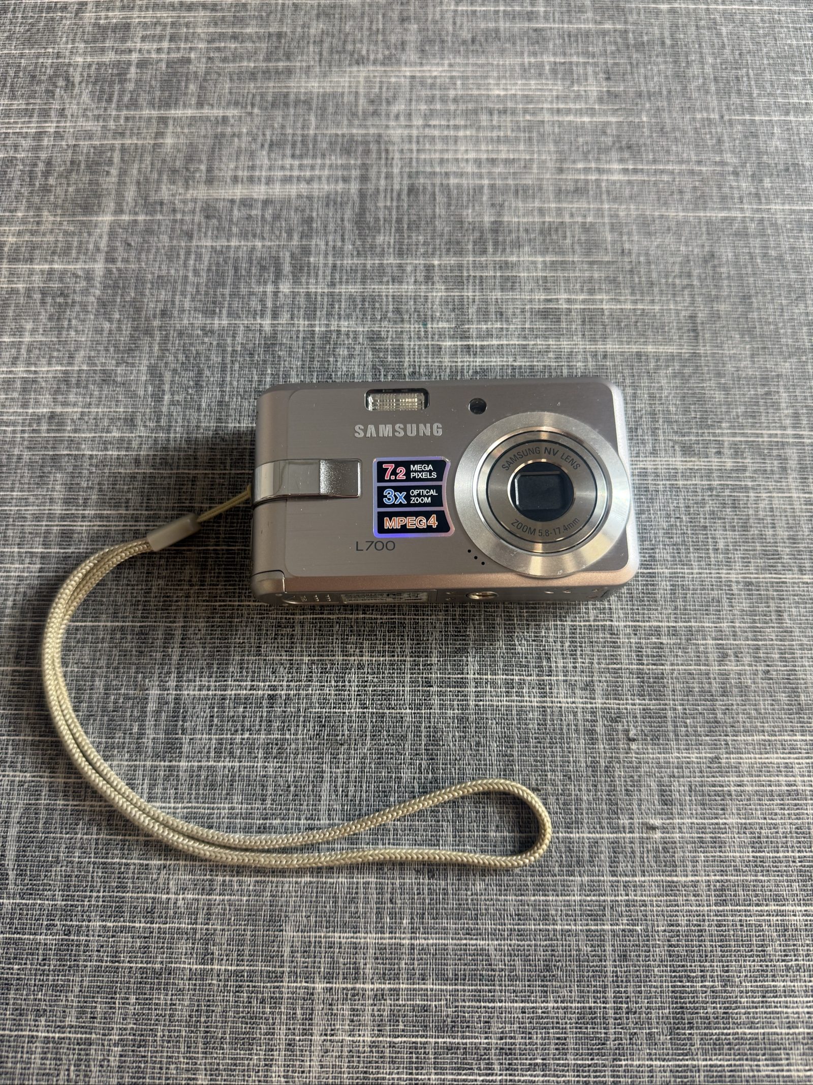 Samsung L700 Digital Camera 7.2MP 3x Optical Zoom Silver