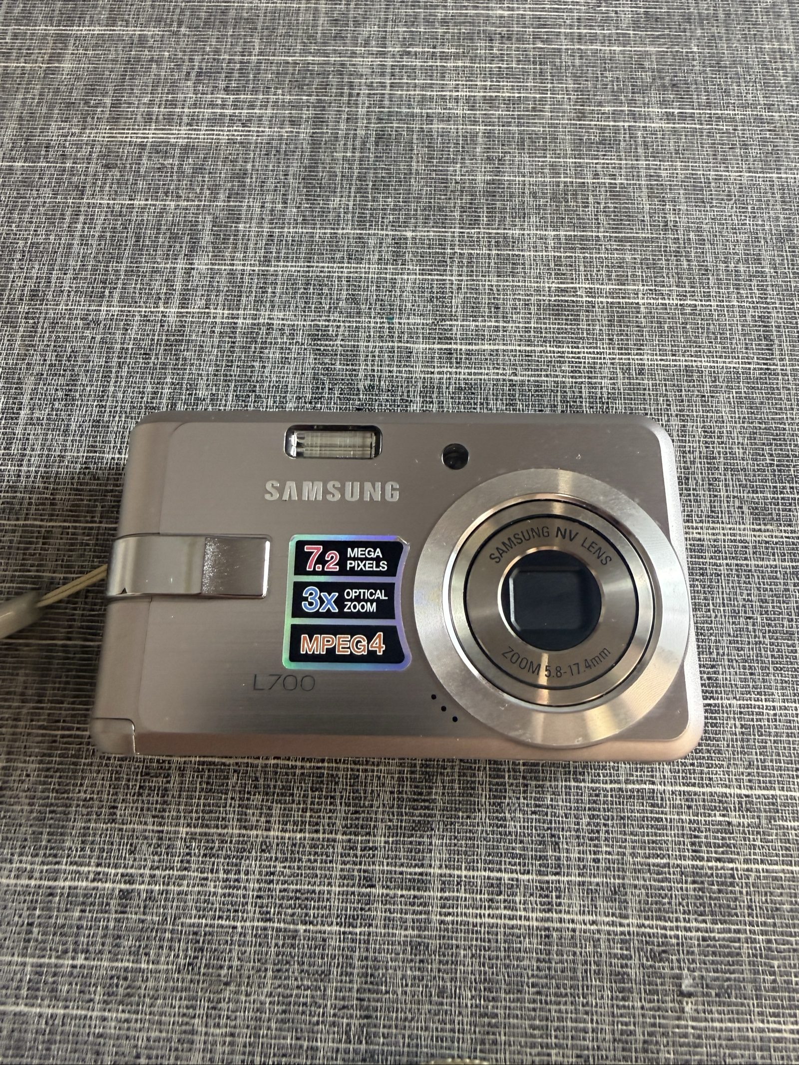 Samsung L700 Digital Camera 7.2MP 3x Optical Zoom Silver image 2