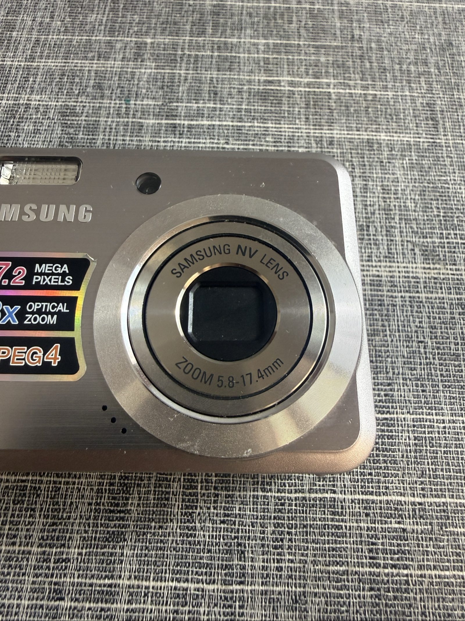 Samsung L700 Digital Camera 7.2MP 3x Optical Zoom Silver image 3