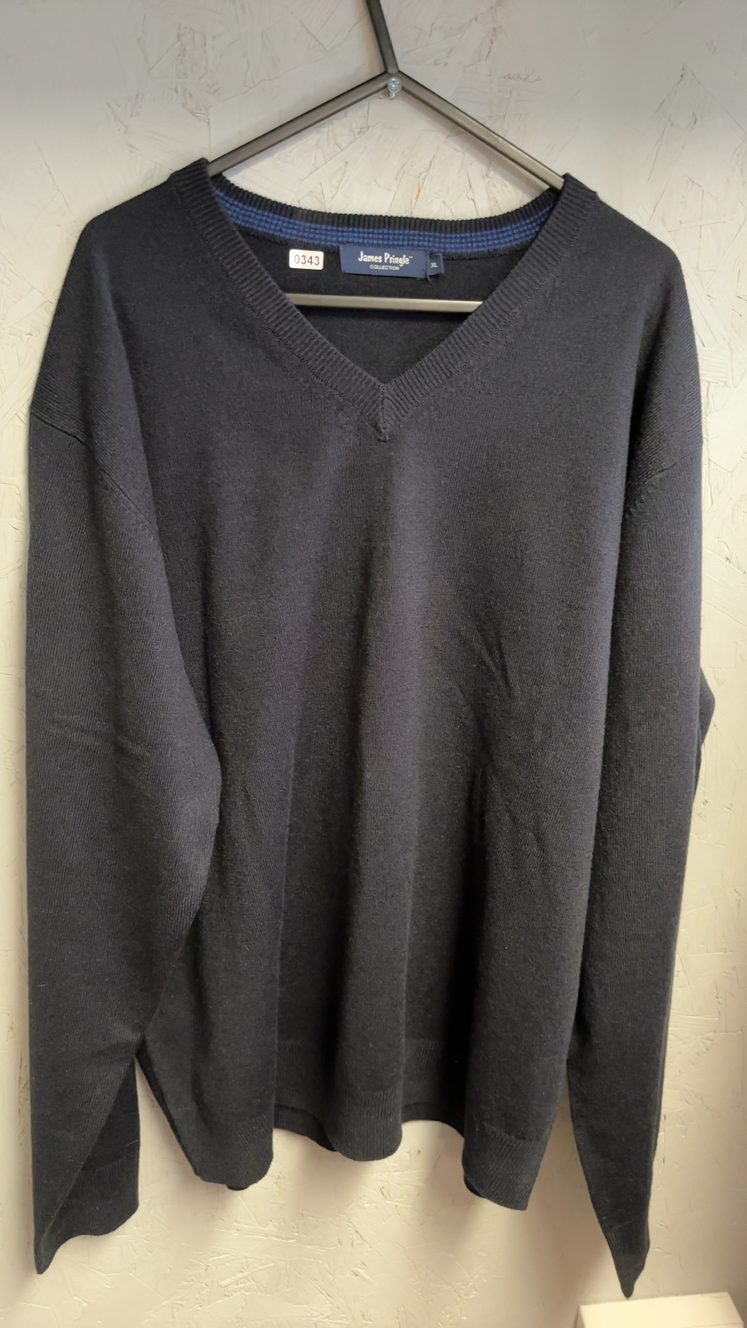 James Pringle Collection Black V-Neck Acrylic Sweater Large very good condition