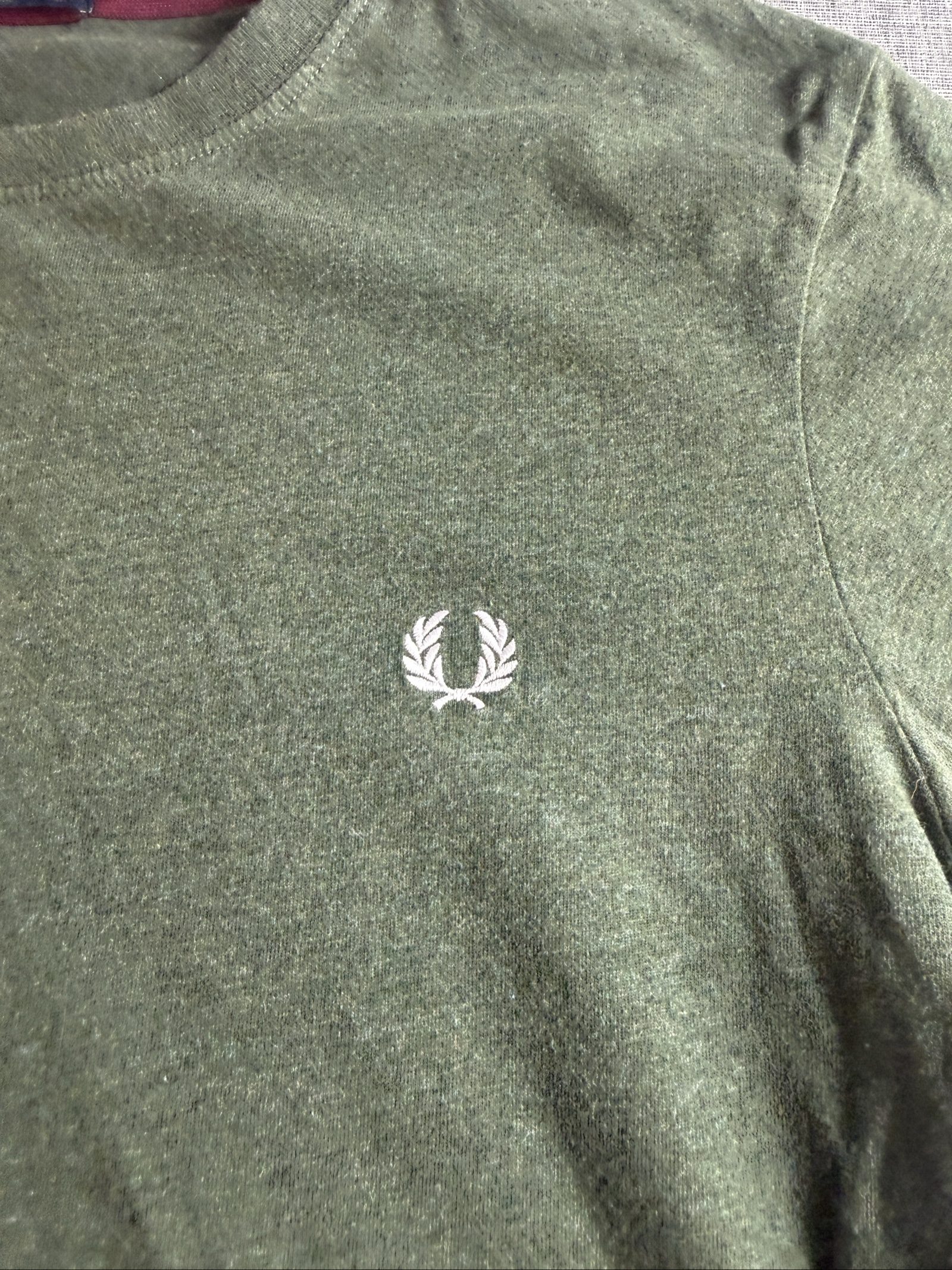 Fred Perry Men's Green T-Shirt Medium Classic Logo image 2