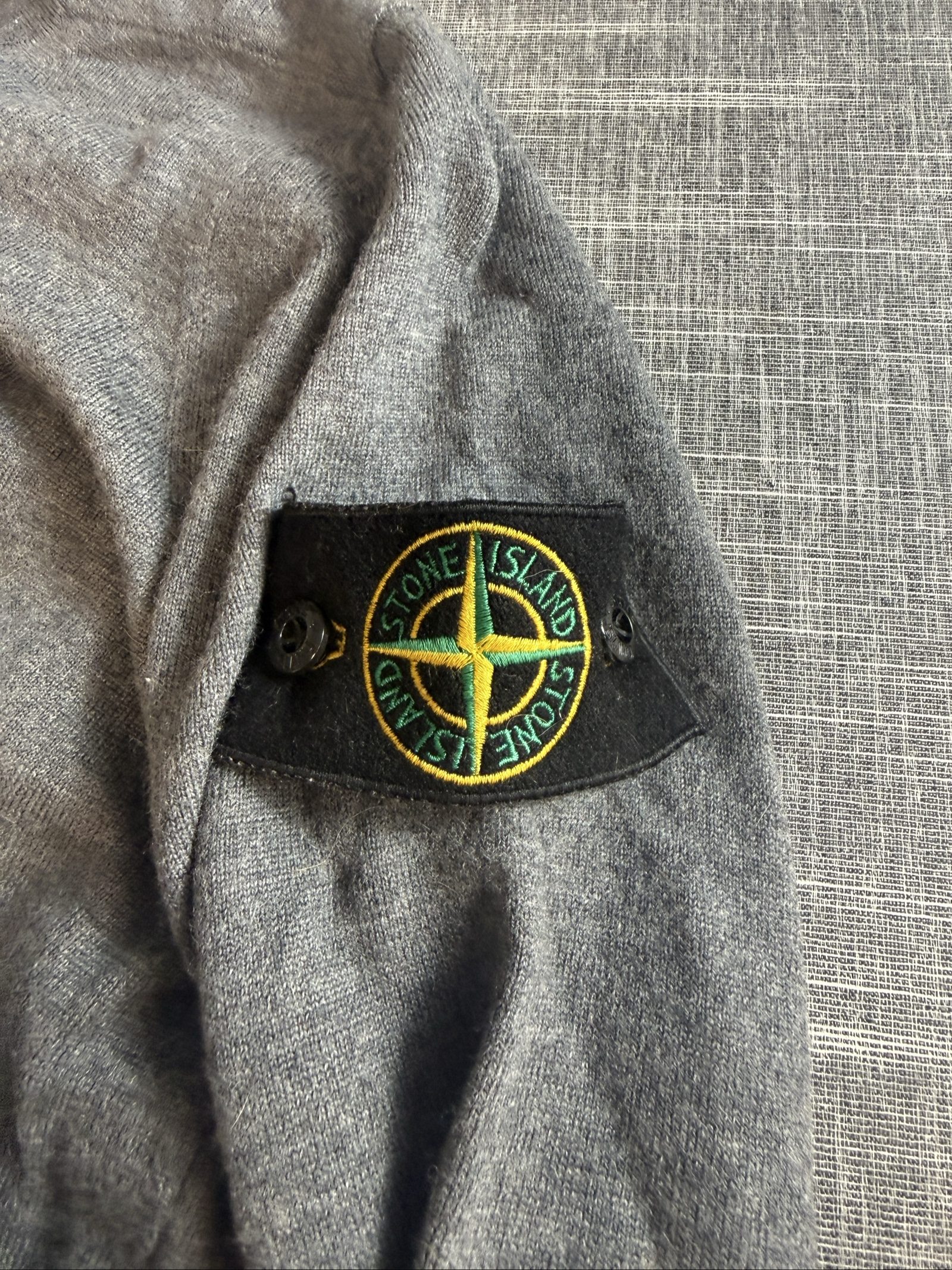 Stone Island Men's Grey Wool Crew Neck Sweater S with Logo Badge image 4