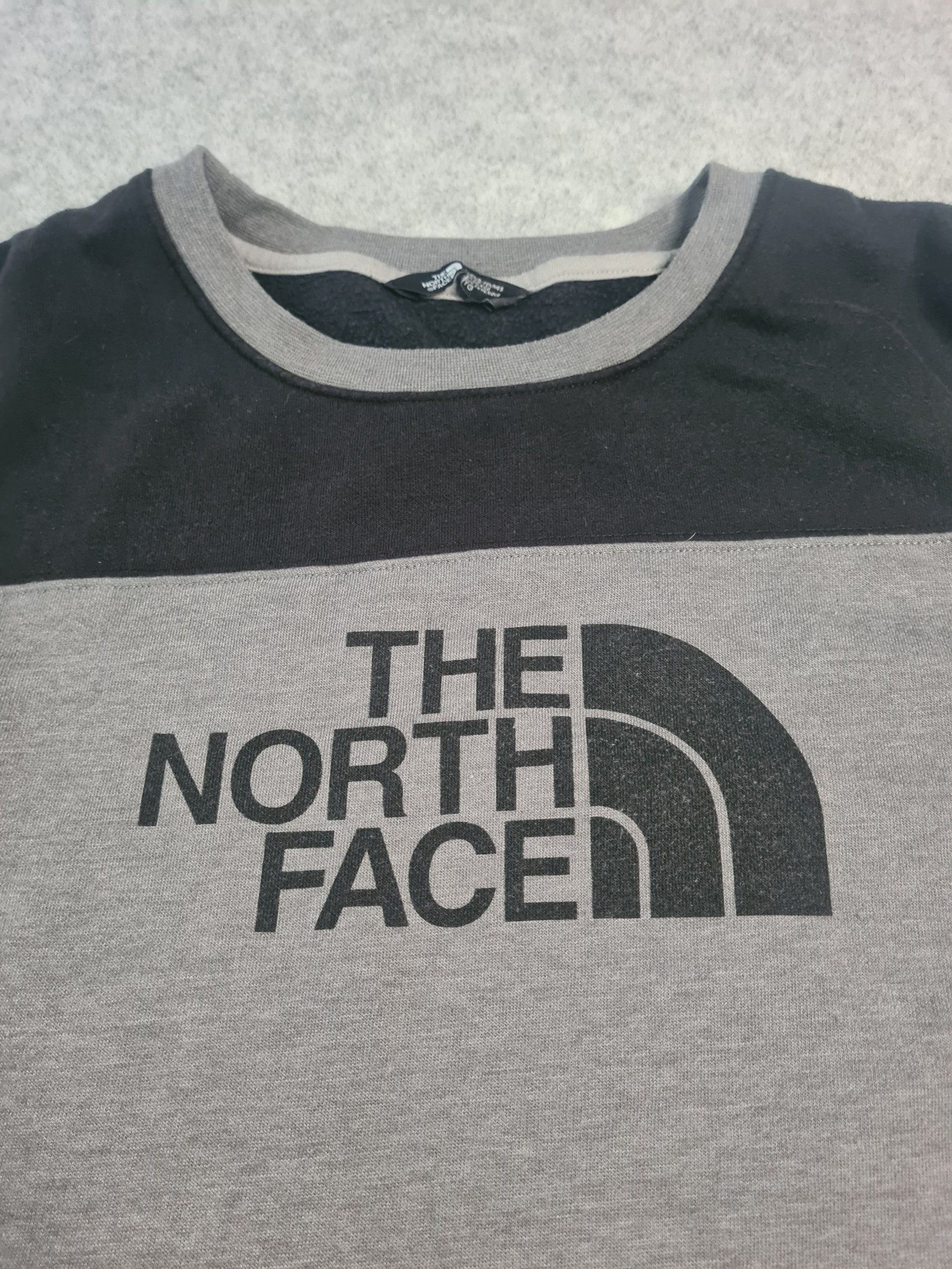 The North Face Women’s Grey Black Crew Neck Sweatshirt XL 1150 image 2