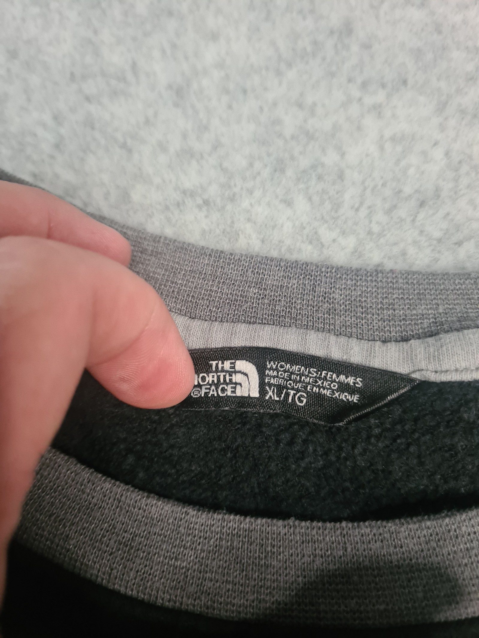 The North Face Women’s Grey Black Crew Neck Sweatshirt XL 1150 image 3