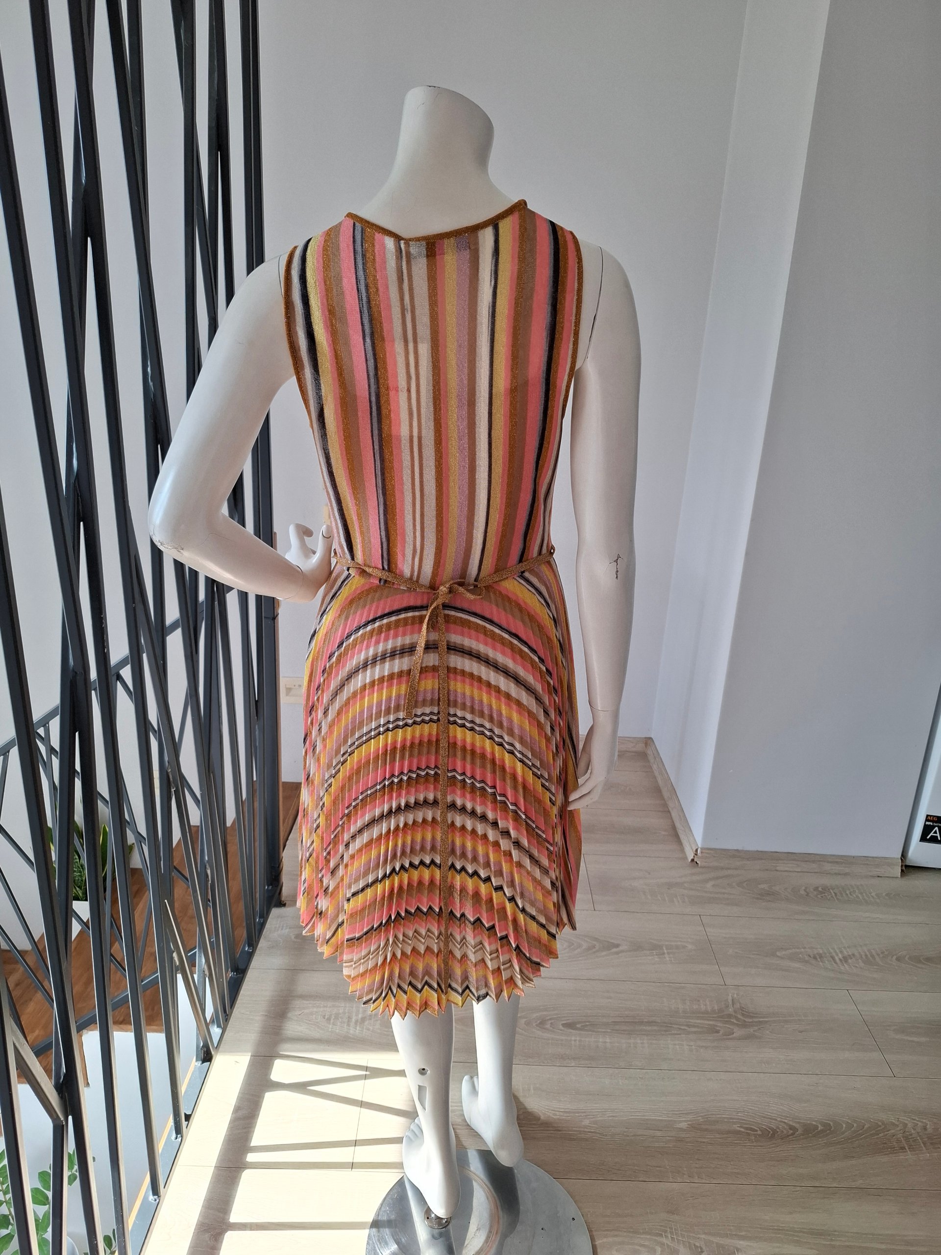 New JUCCA Striped Pleated Midi Dress Pink Gold Size M image 8