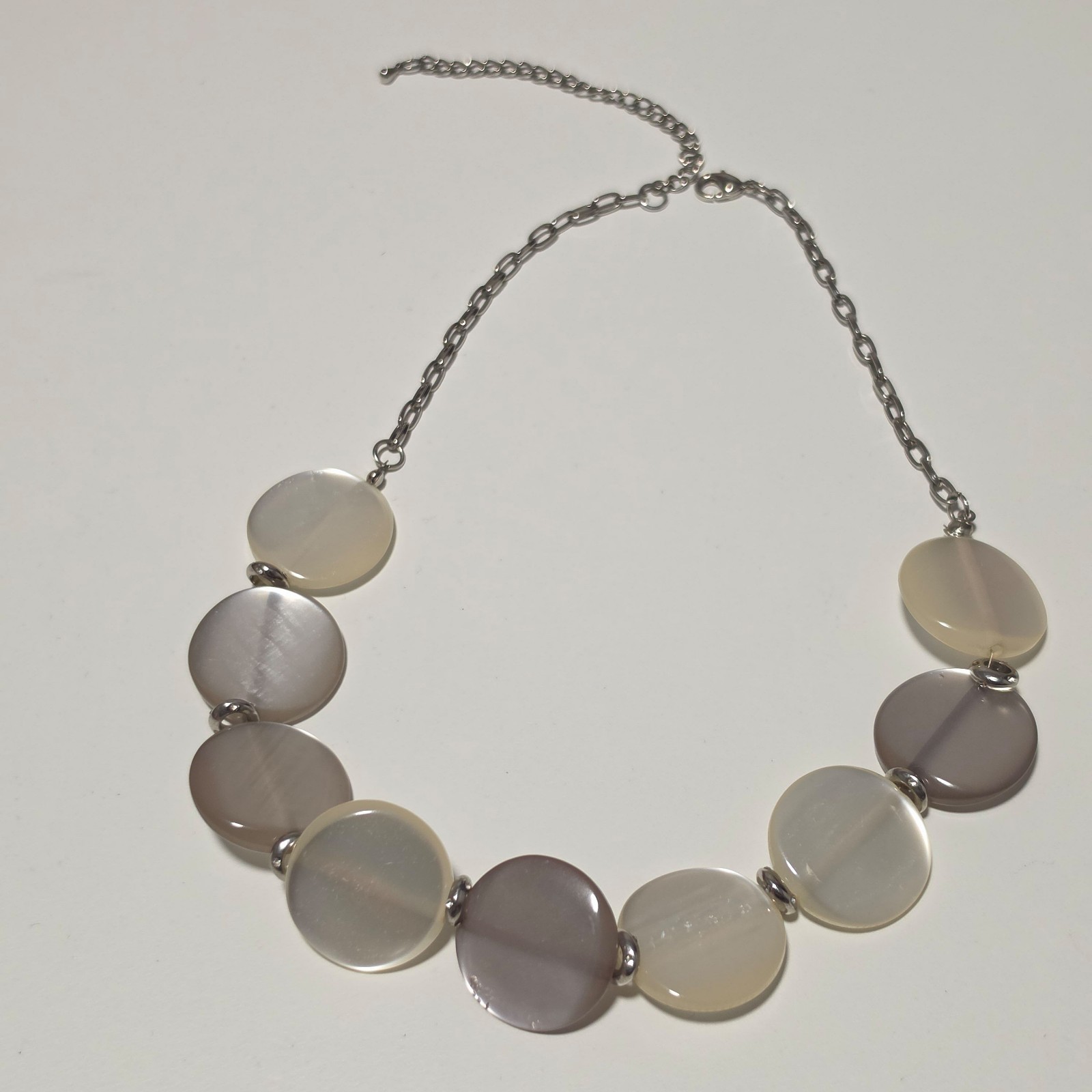 Silver Tone & White Round Disc Necklace.b7