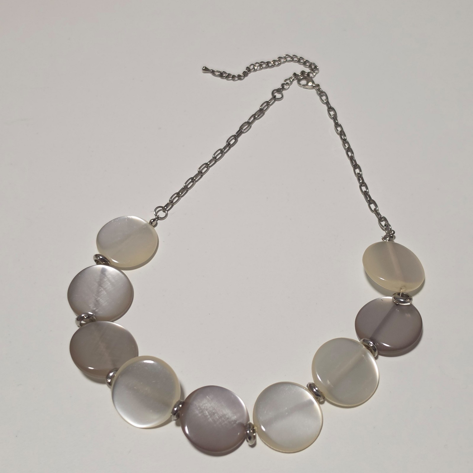 Silver Tone & White Round Disc Necklace.b7 image 2