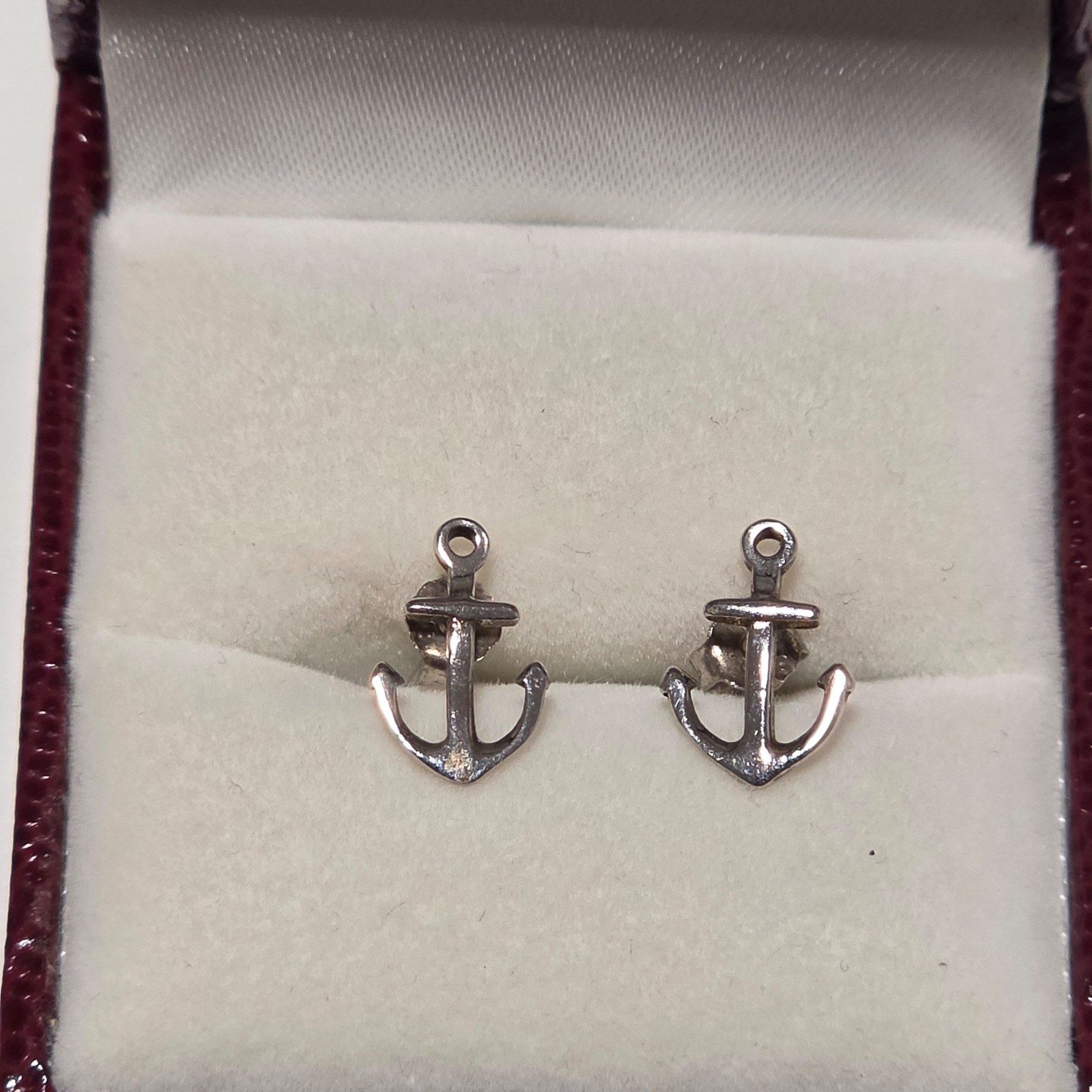 925 sterling Silver Anchor Design Stud Earrings .b7