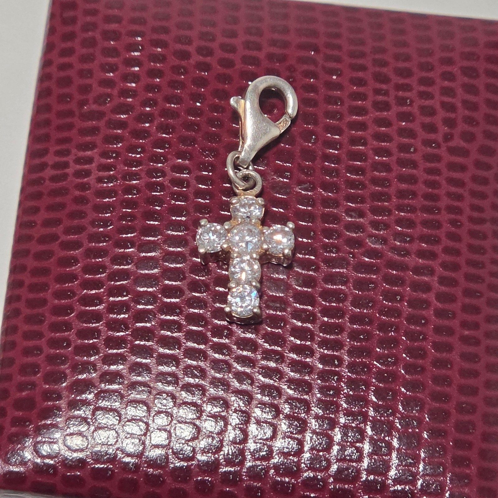 925 Silver Cross Charm Pendant with Cubic Zirconia Stones.b7
