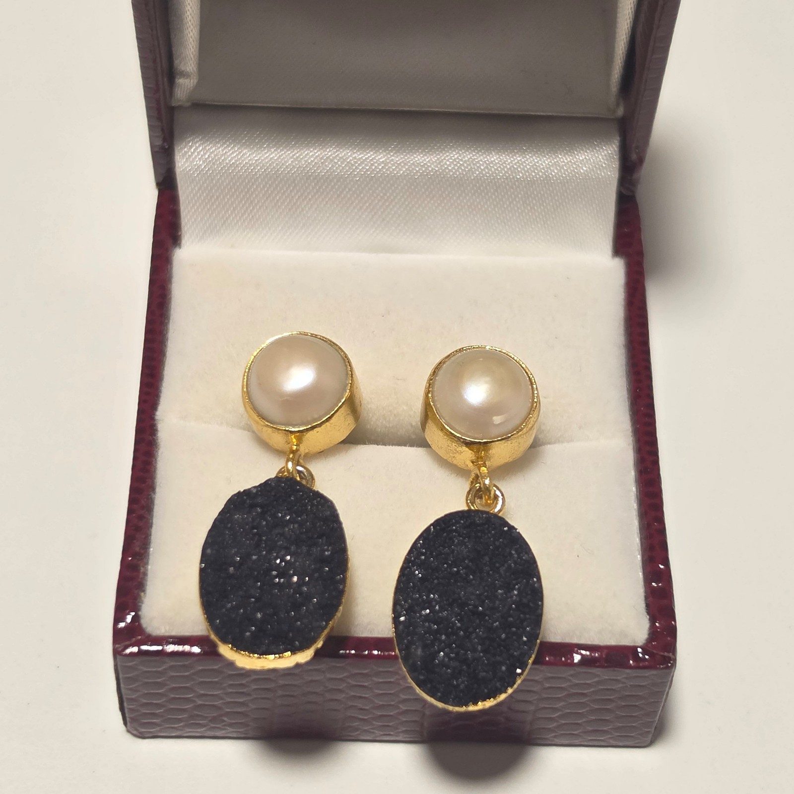 Pearl & Black Textured Drop Earrings Gold Tone 5 cm image 6