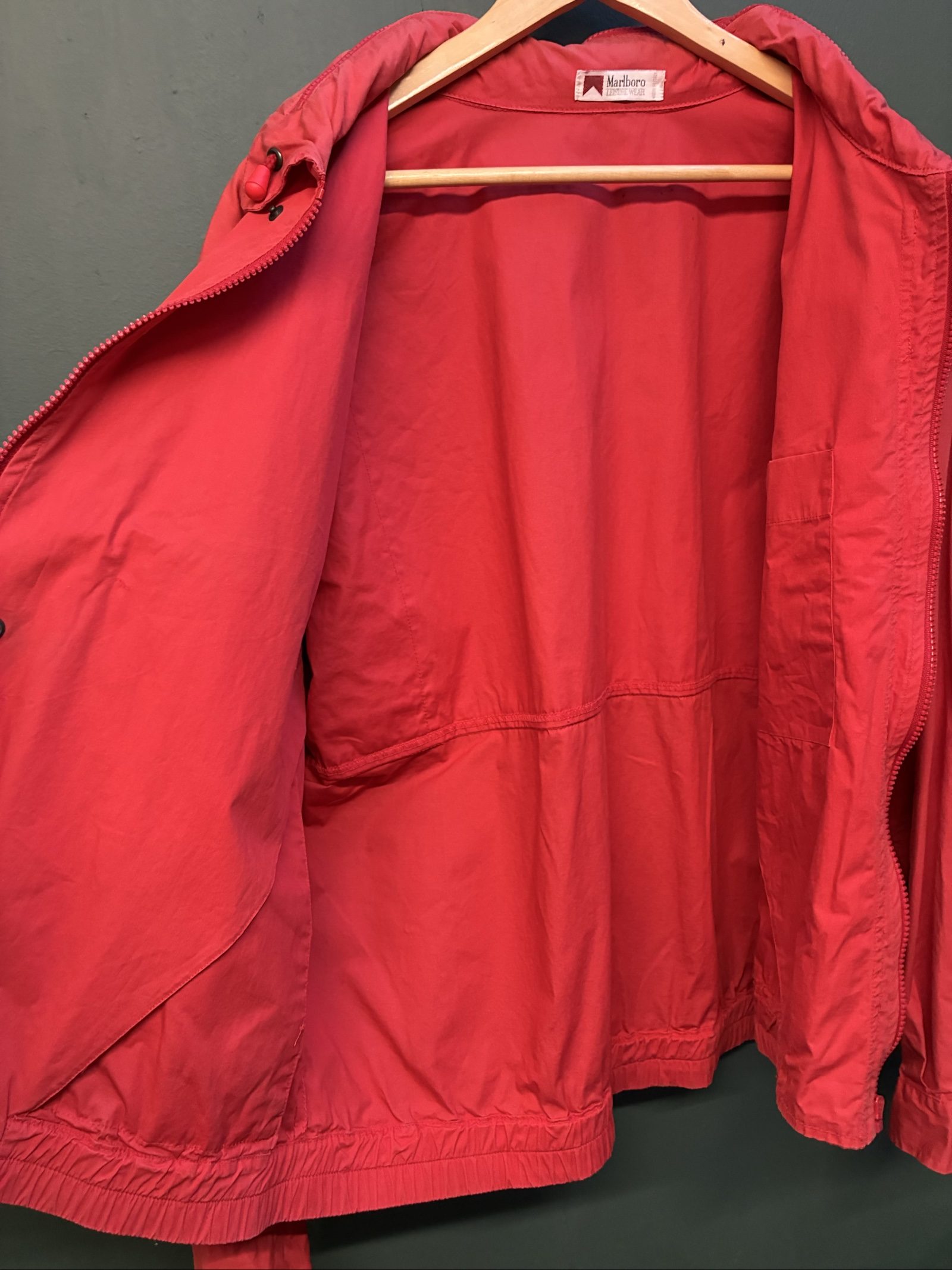 Marlboro vintage Red Cotton Jacket large 80s with Hood and Snap Pockets image 8