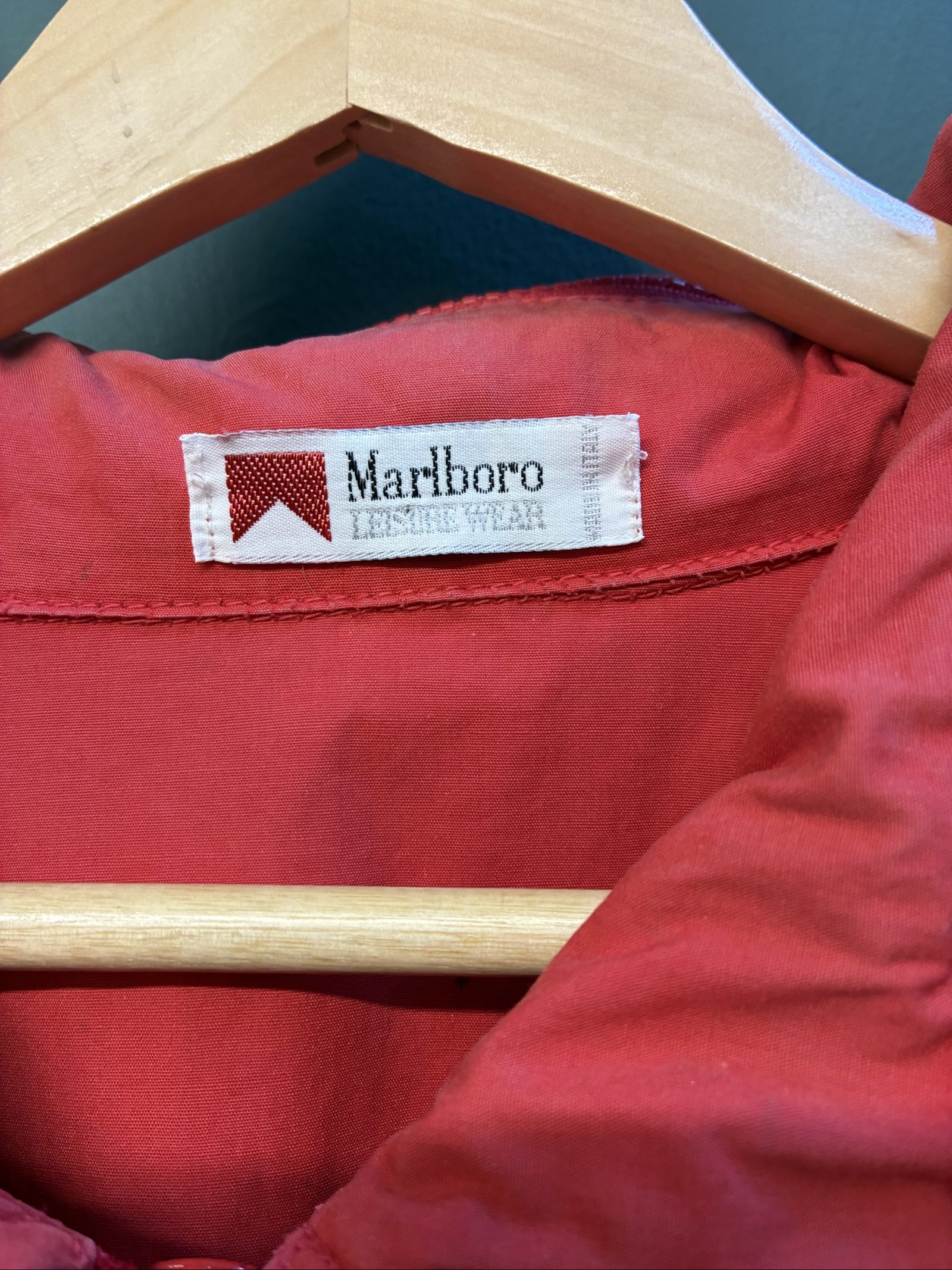 Marlboro vintage Red Cotton Jacket large 80s with Hood and Snap Pockets image 3