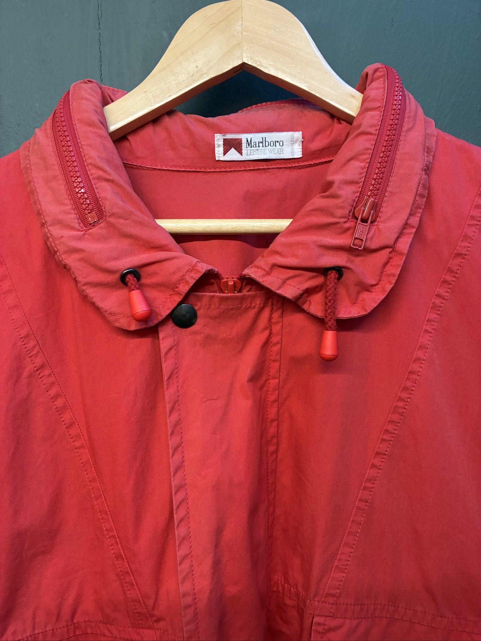 Marlboro vintage Red Cotton Jacket large 80s with Hood and Snap Pockets image 2