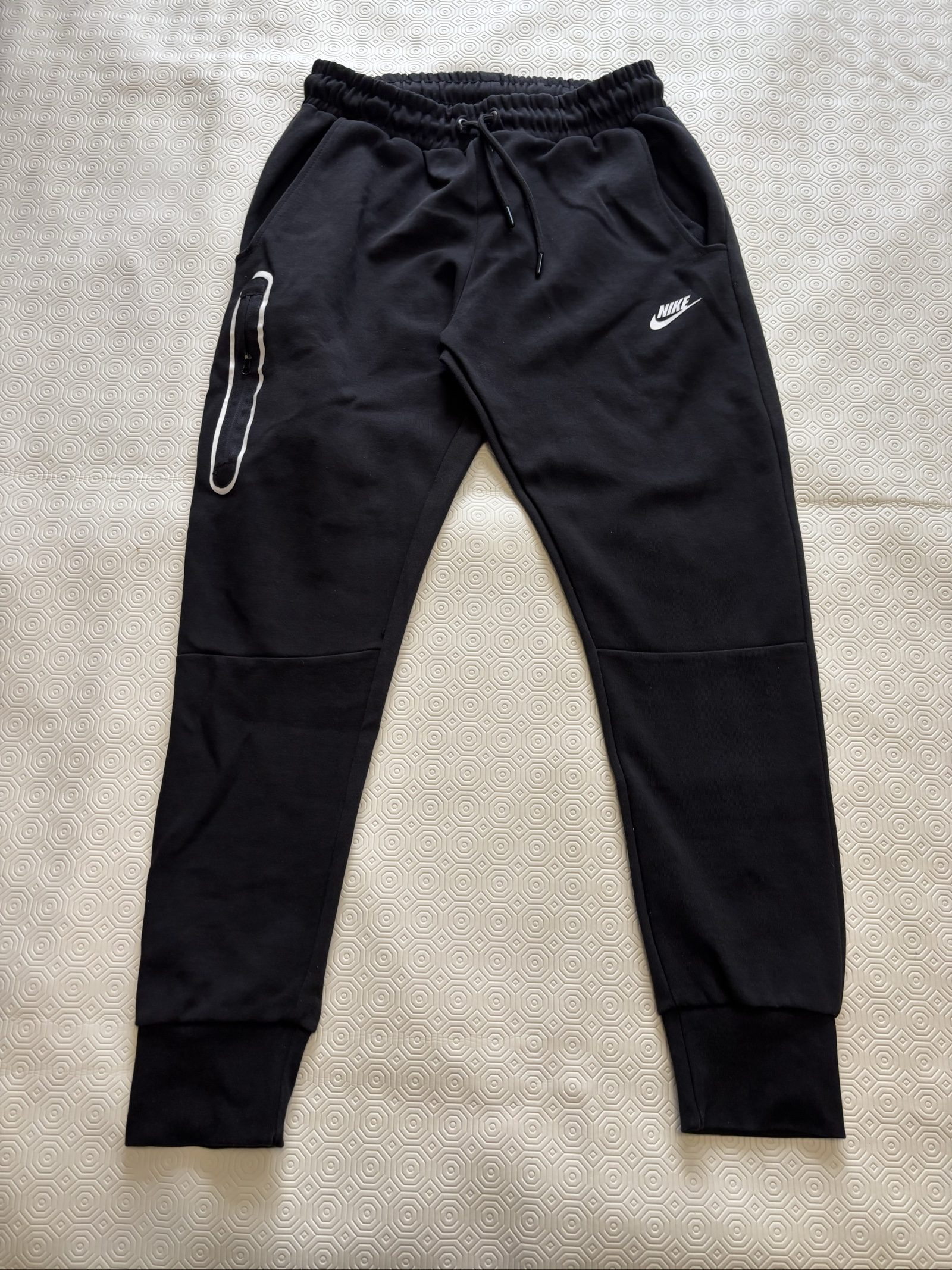 Nike Black youth XL Lightweight Fleece Joggers with Zip Pocket