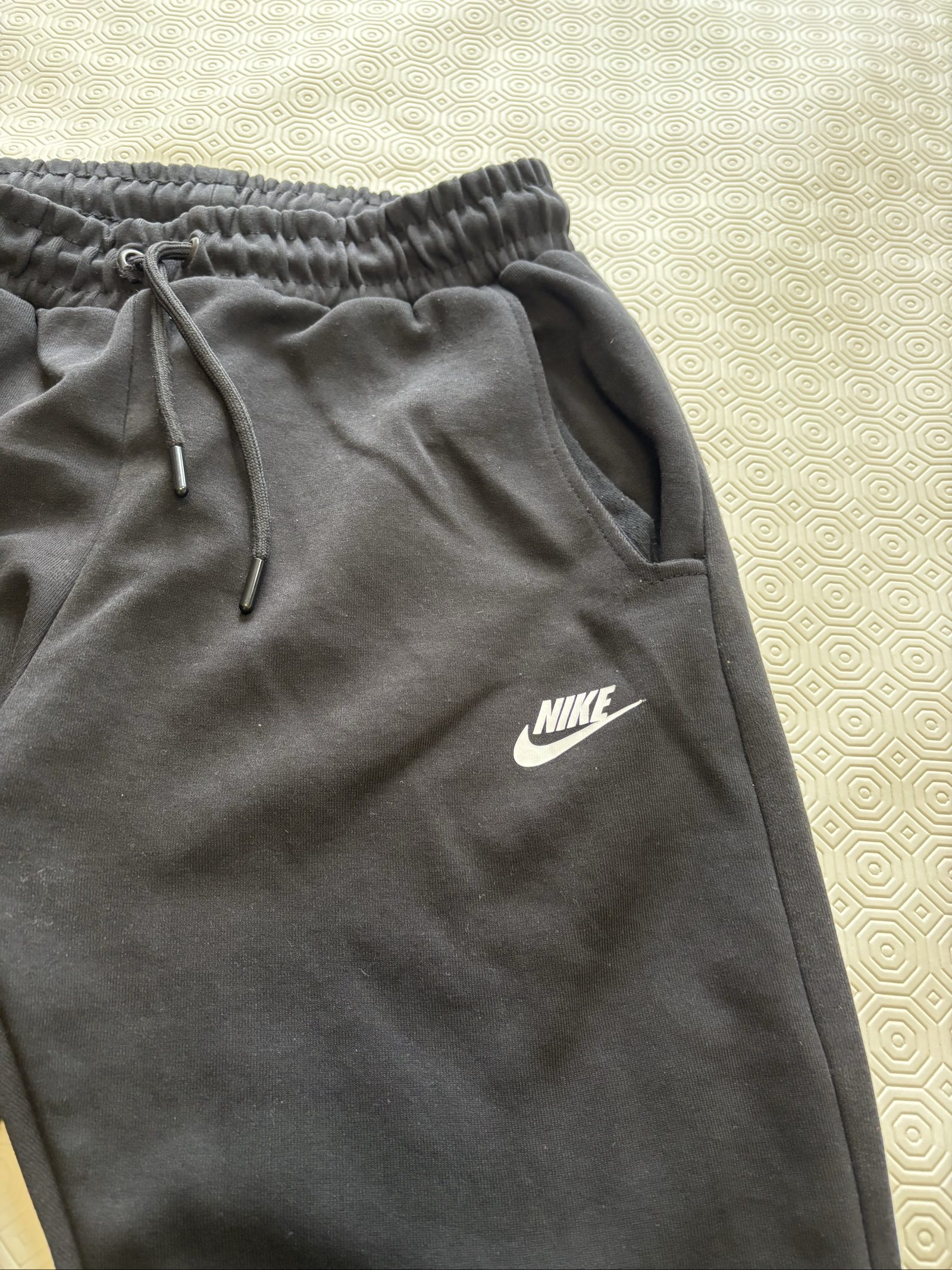 Nike Black youth XL Lightweight Fleece Joggers with Zip Pocket image 3
