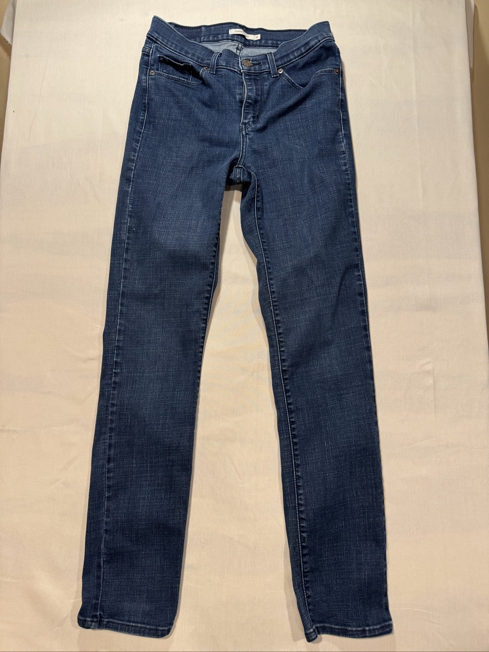 Women’s Levi Strauss & Co. Classic Straight Jeans – Dark Wash – 4