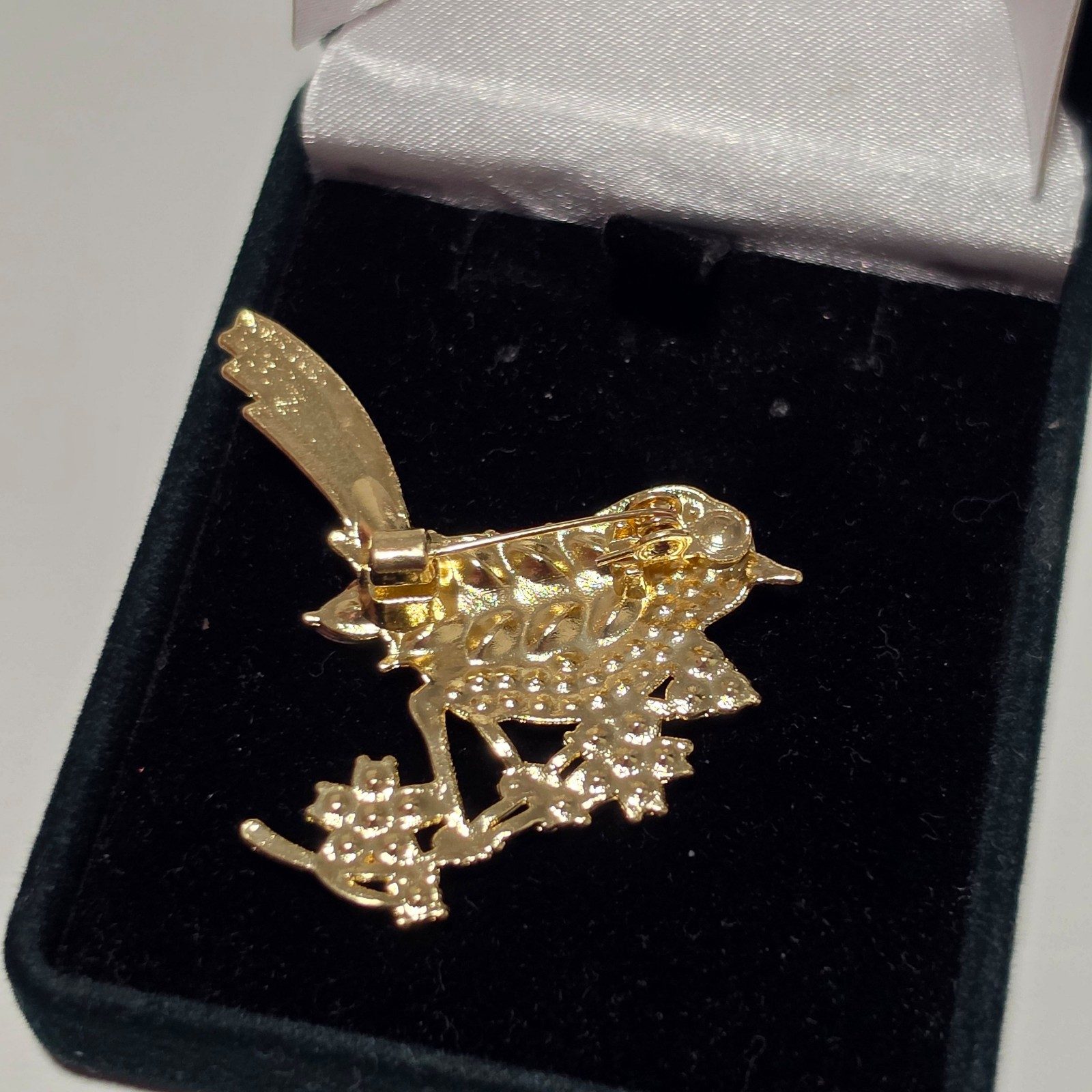 Gold-tone Yellow & Pink Crystal Bird Brooch.b8 image 3