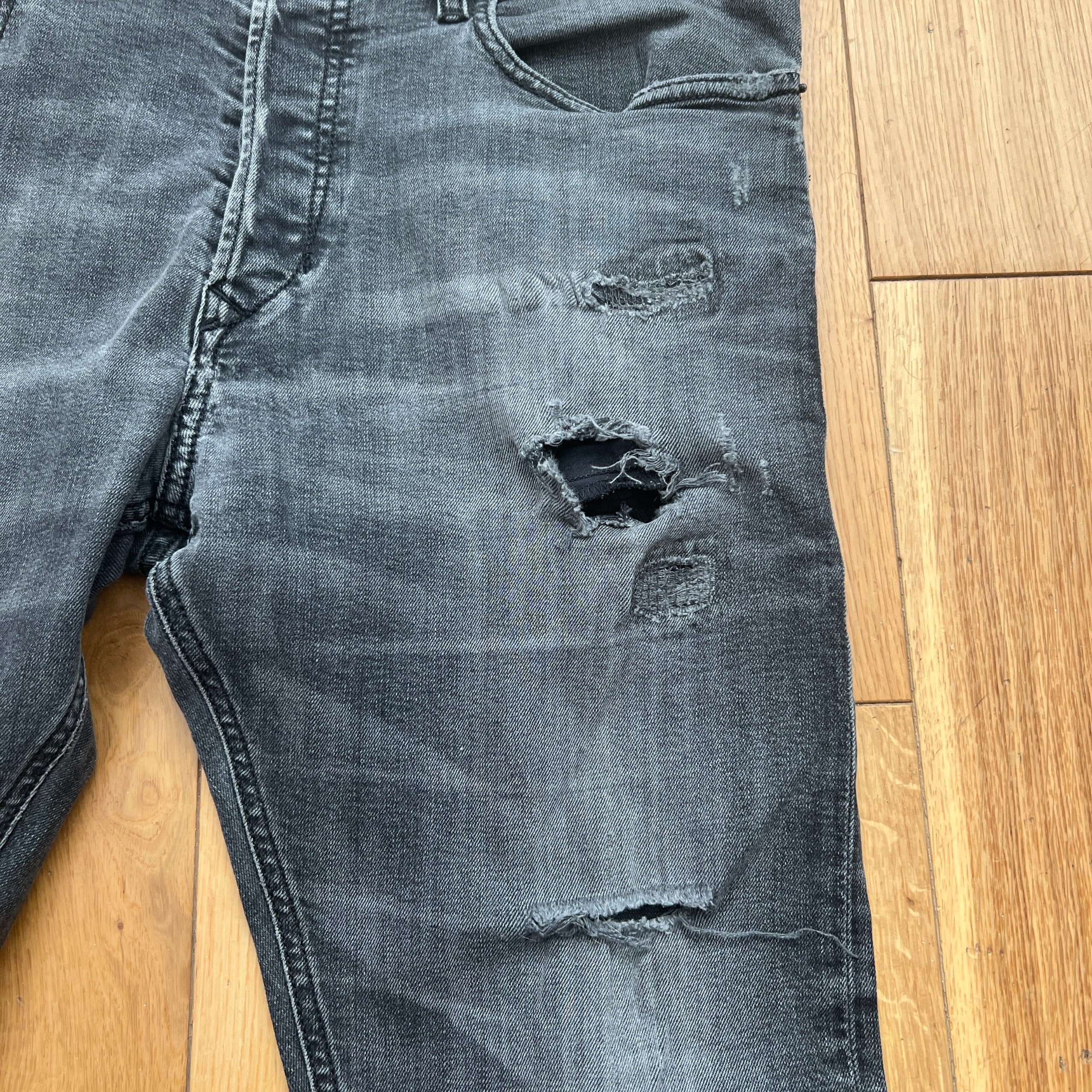 Diesel Tepphar Slim-Carrot Jeans W32 L32 Grey Black Distressed Denim image 4