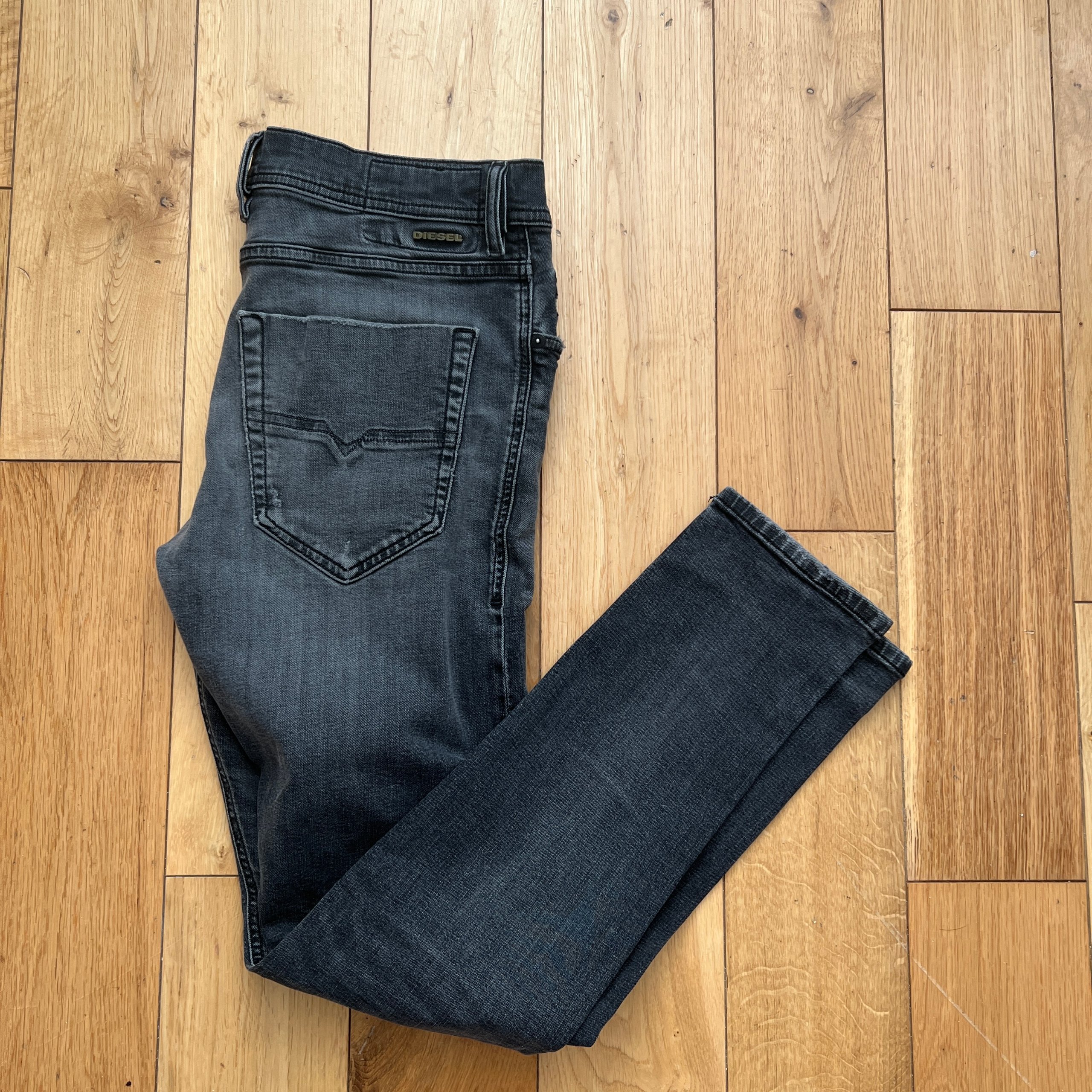 Diesel Tepphar Slim-Carrot Jeans W32 L32 Grey Black Distressed Denim